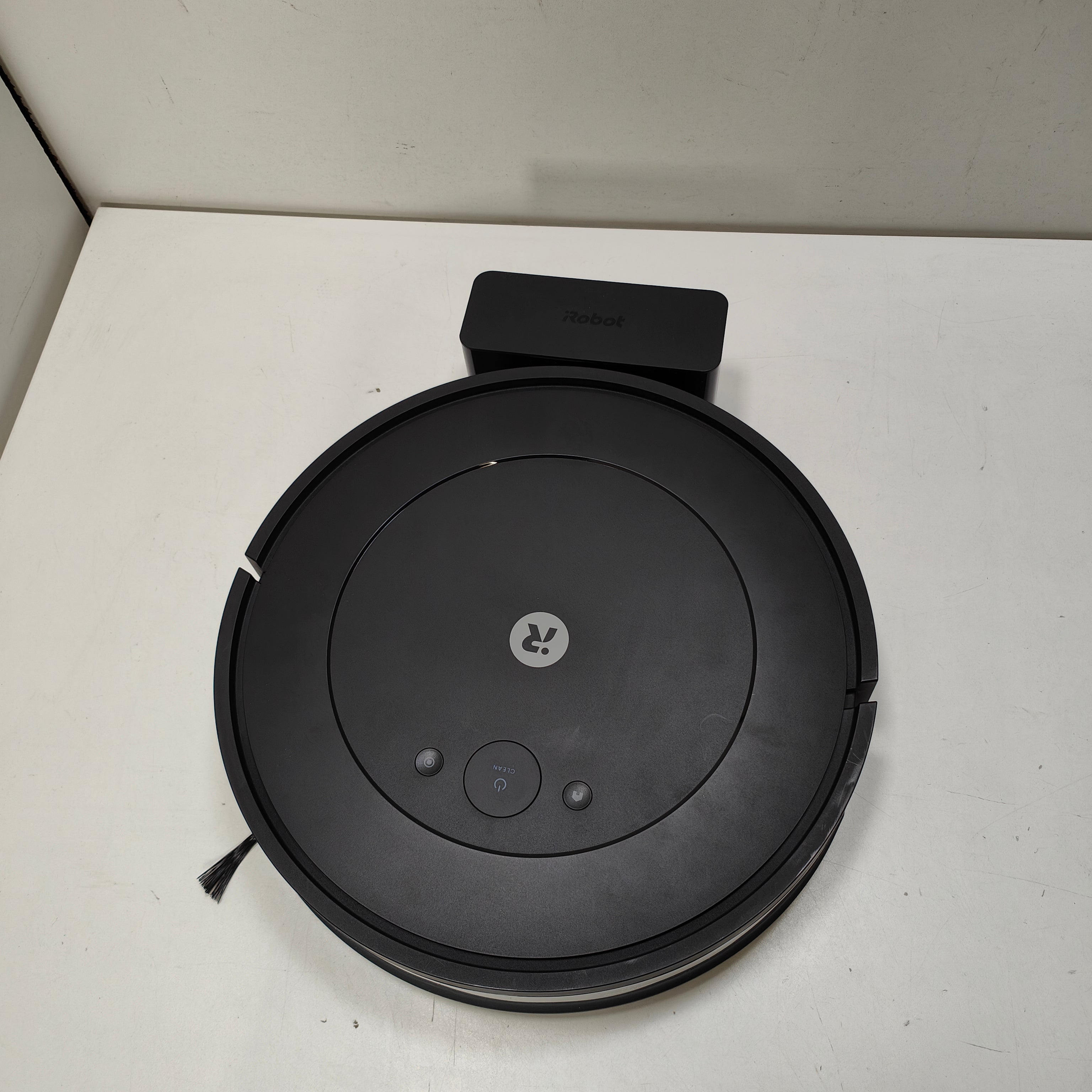 iRobot Roomba Combo Essential Y011040