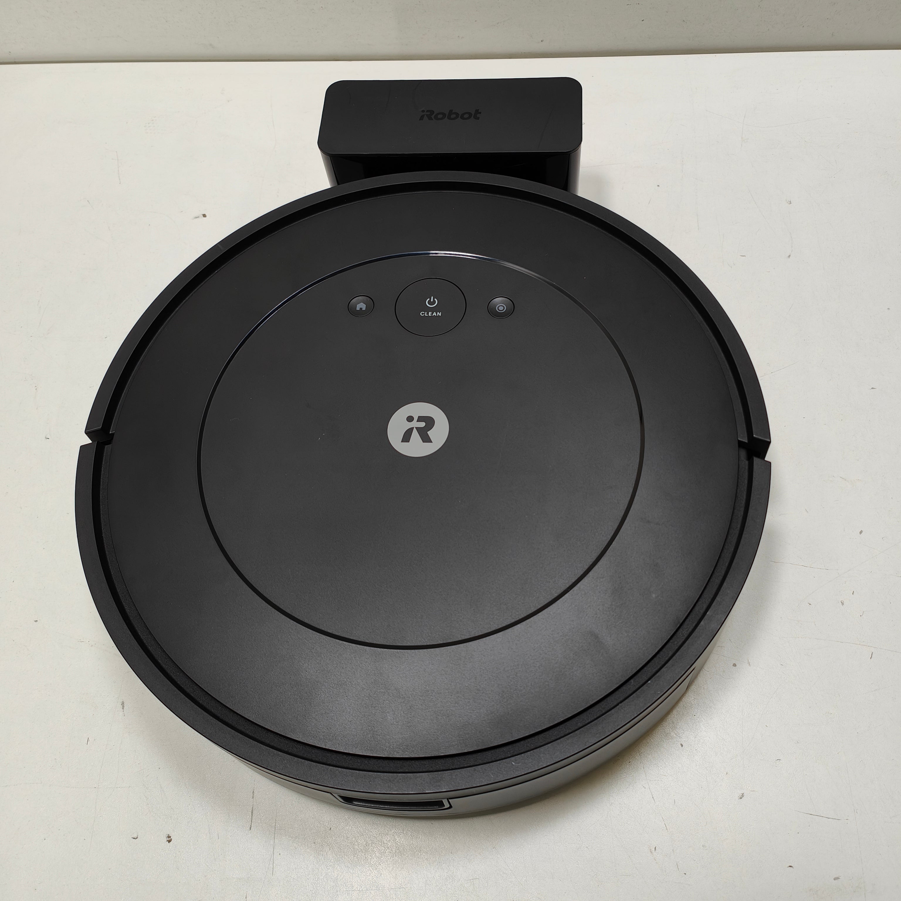 iRobot Roomba Combo Essential Y011040