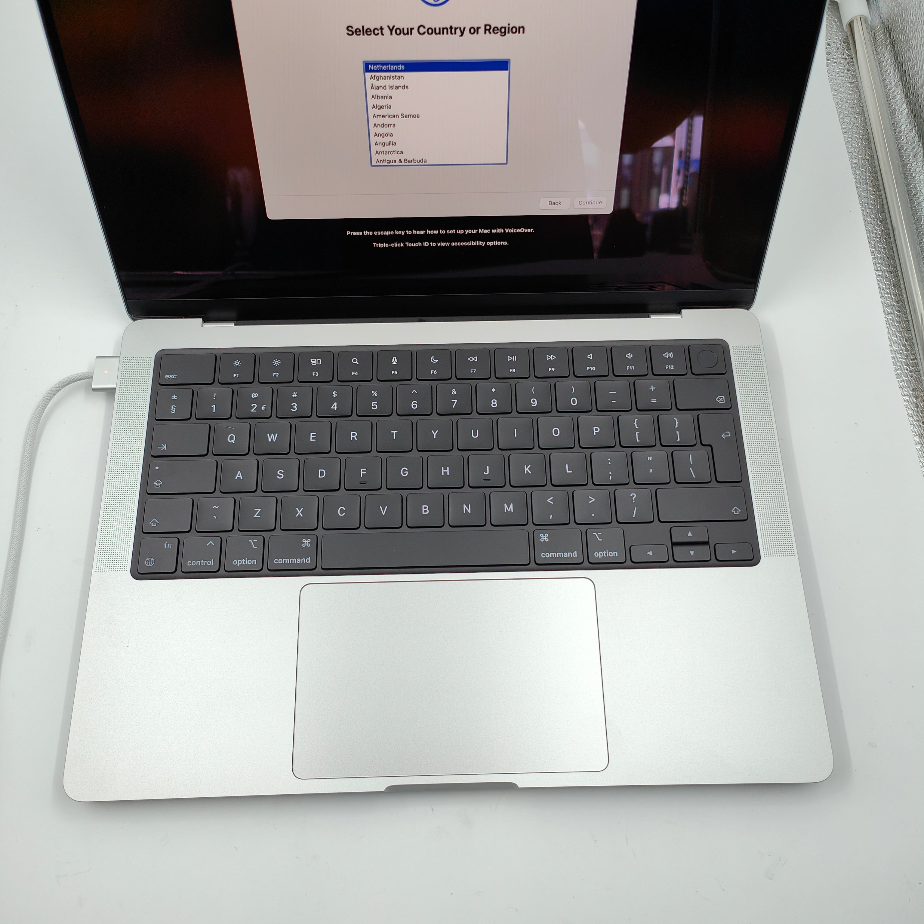 Apple MacBook Pro 14" 2023 M3 Pro (11/14) 18GB/512GB Silber QWERTZ