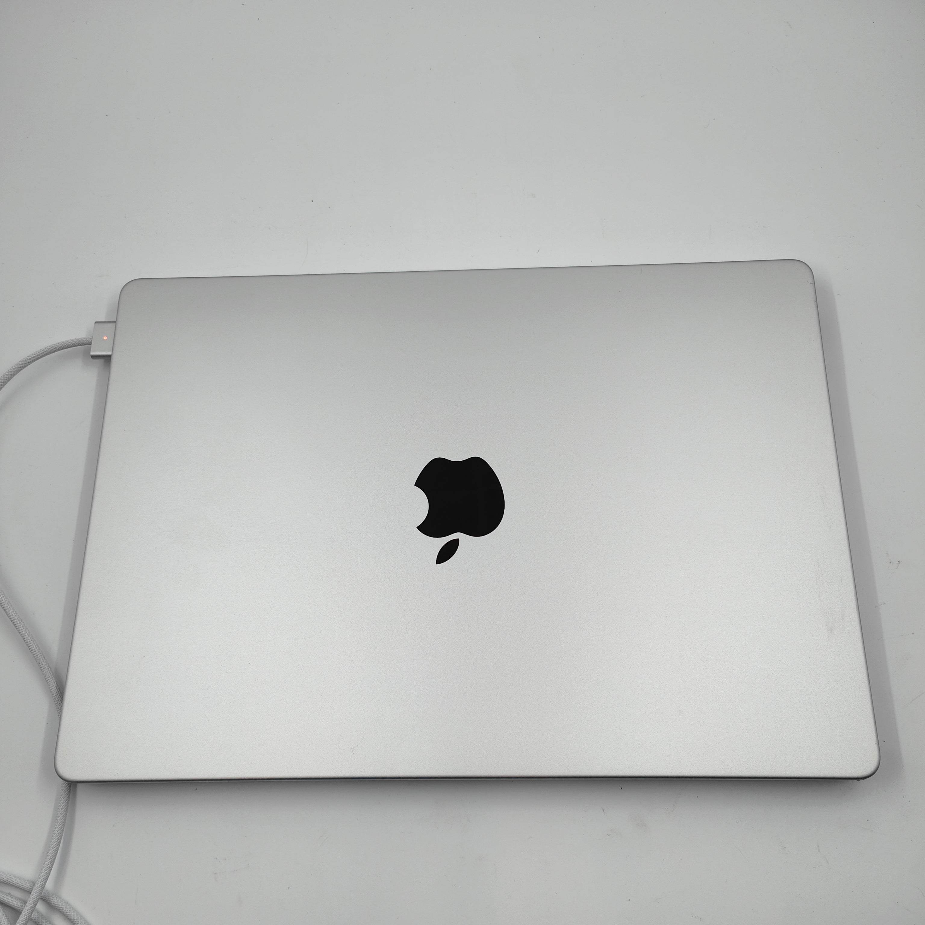 Apple MacBook Pro 14" 2023 M3 Pro (11/14) 18GB/512GB Silber QWERTZ