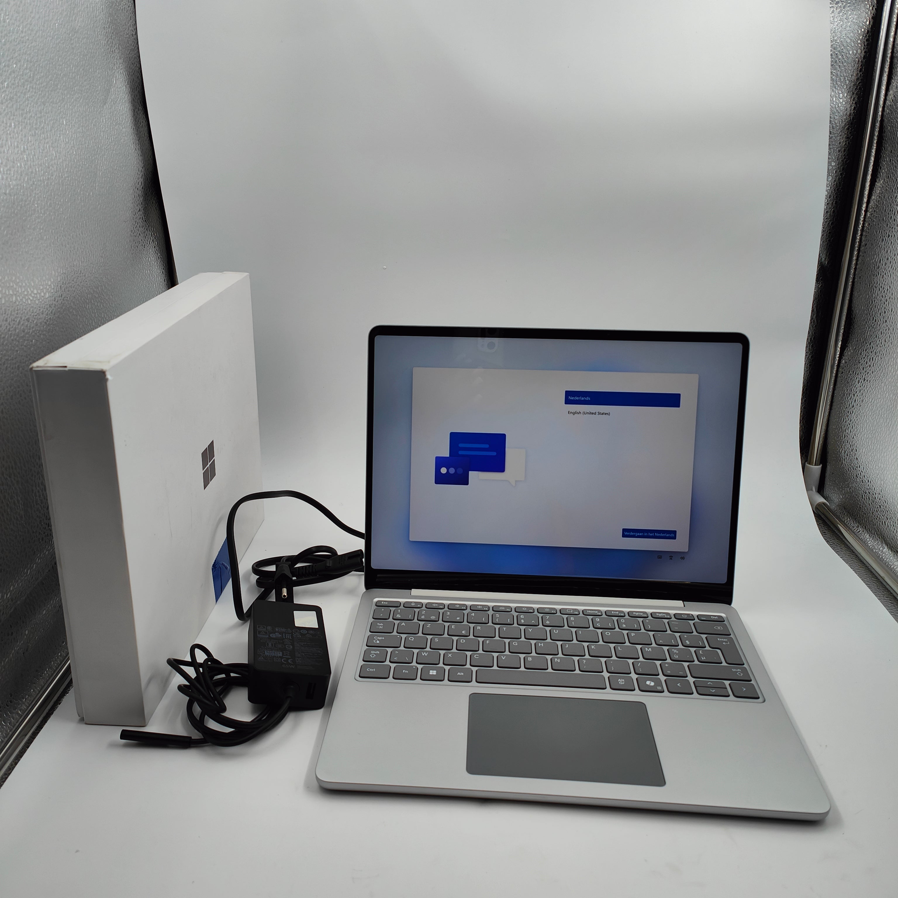 Microsoft Surface Laptop - C8 / 16GB / 256GB QWERTY