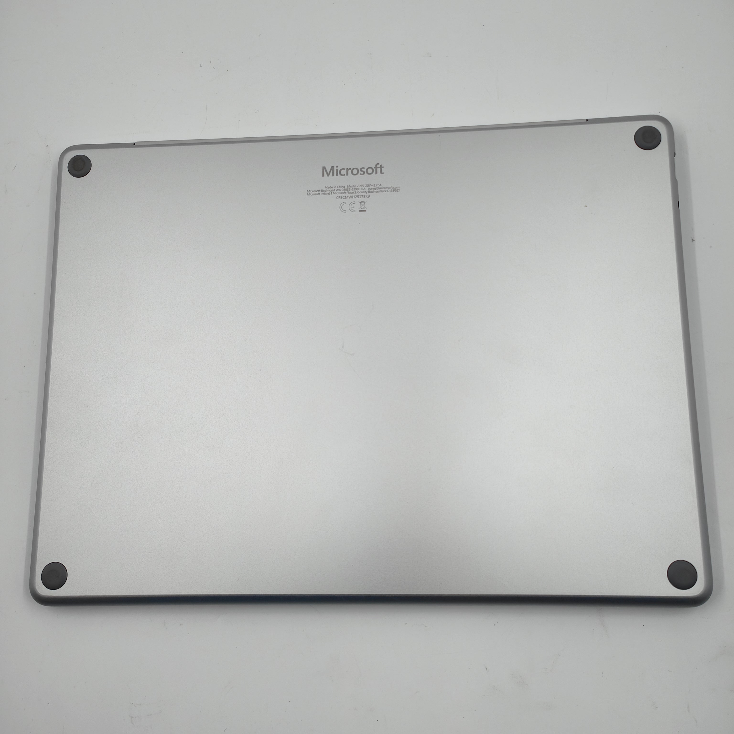 Microsoft Surface Laptop - C8 / 16GB / 256GB QWERTZ