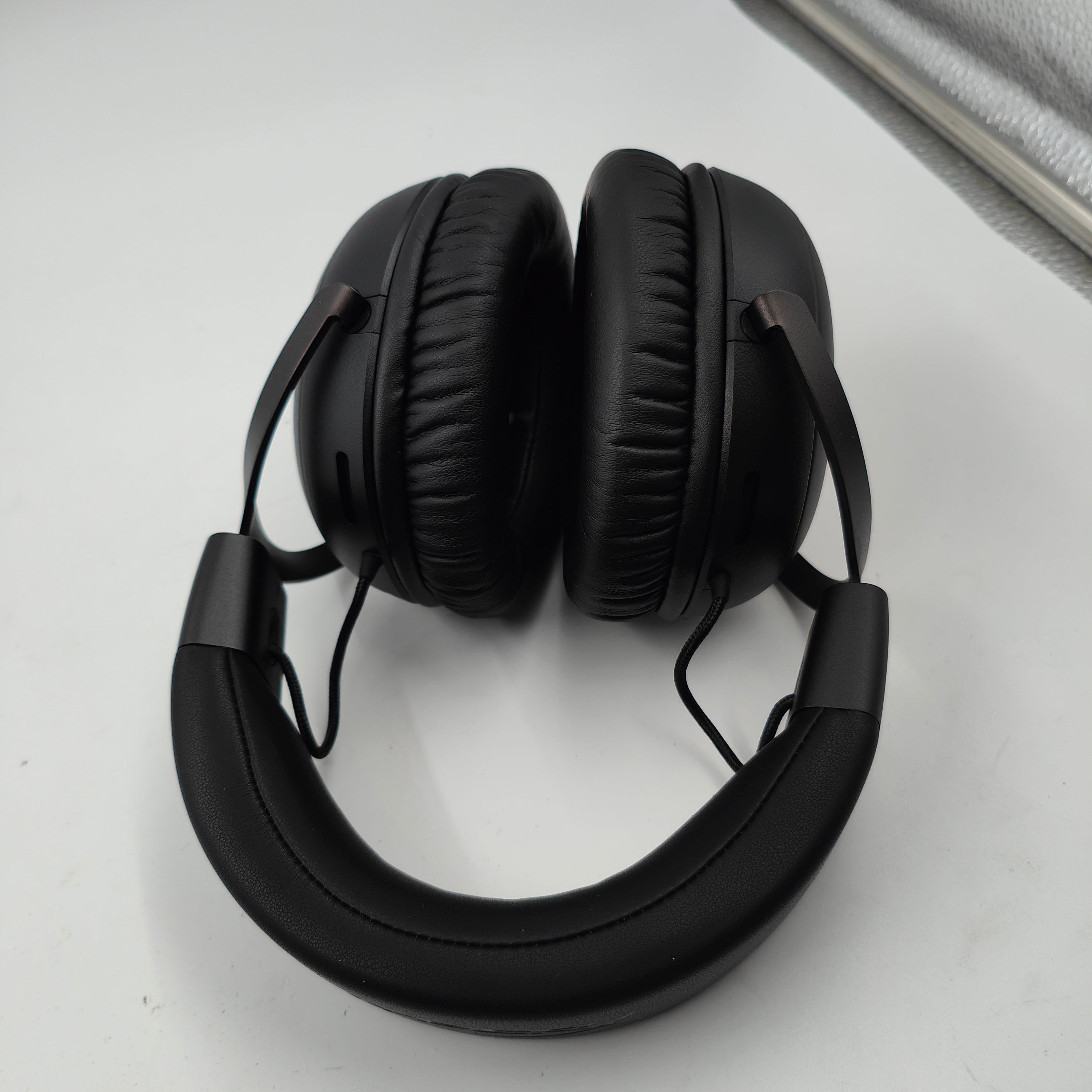 HyperX Cloud III Wireless Gaming-Headset – Schwarz/Rot (PC, PS5, PS4)