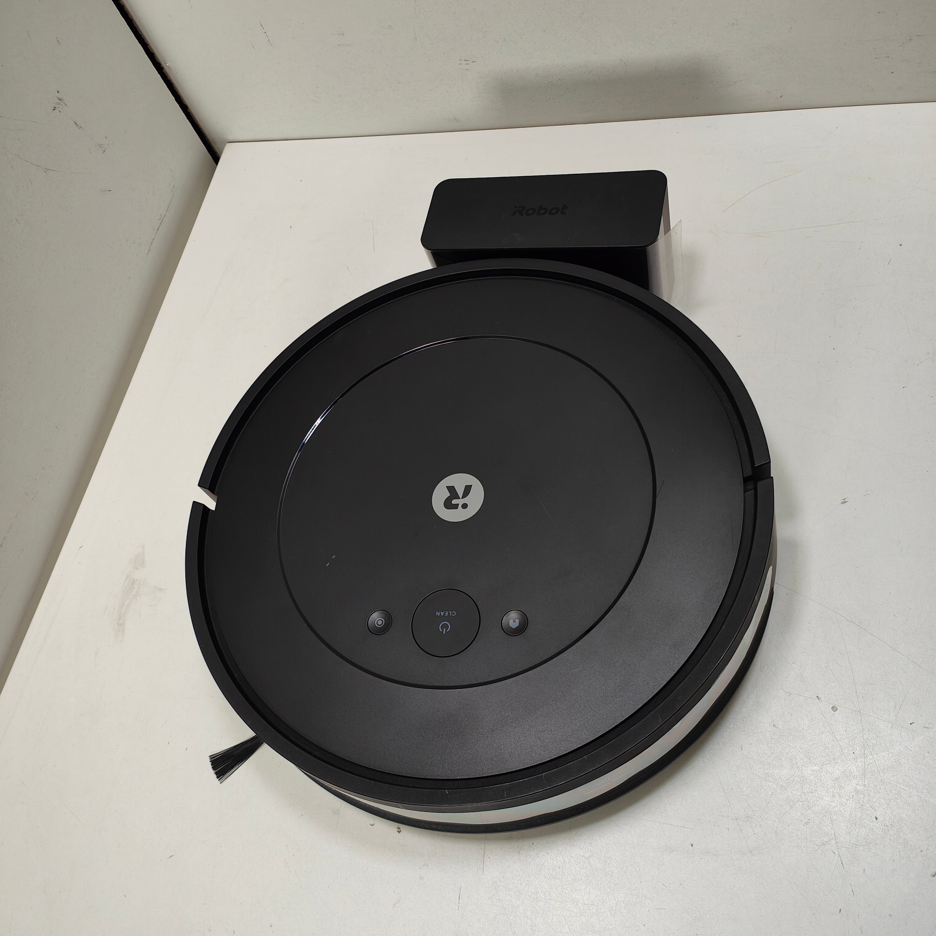 iRobot Roomba Combo Essential Y011040