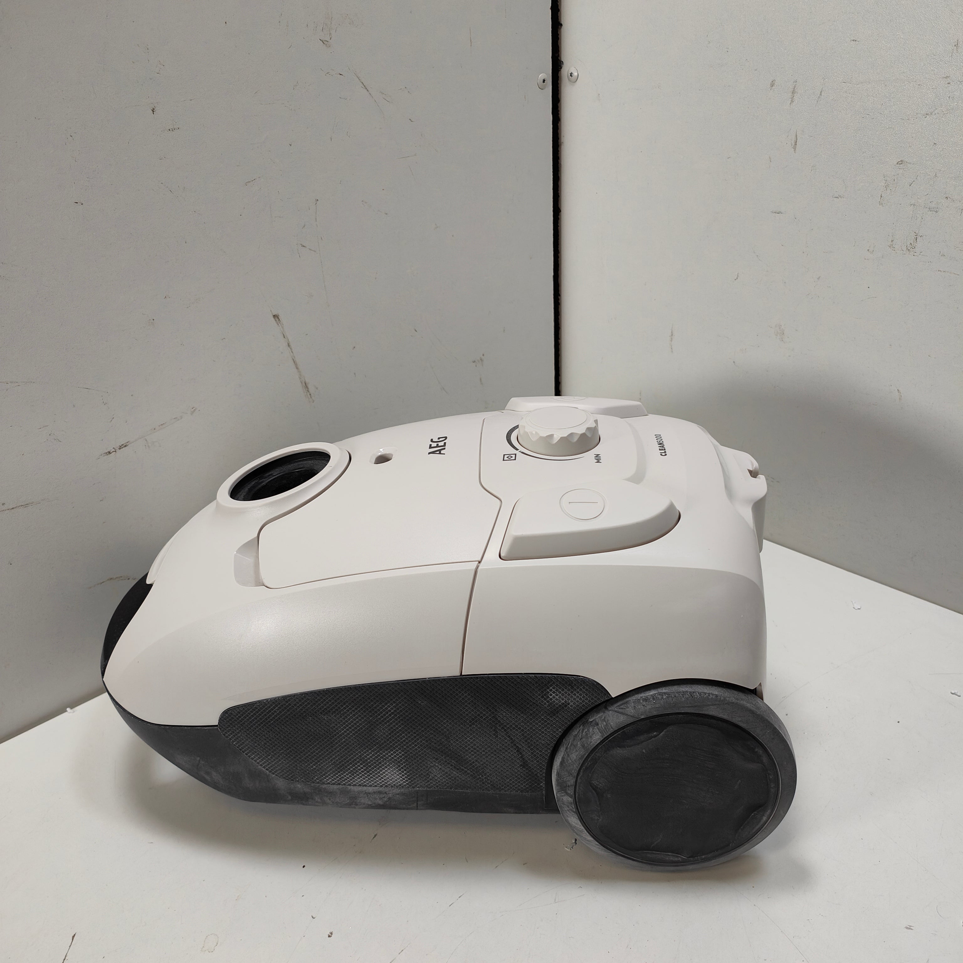 AEG AB51C2SW CLEAN 5000 Staubsauger mit Staubbeutel - 78 dB