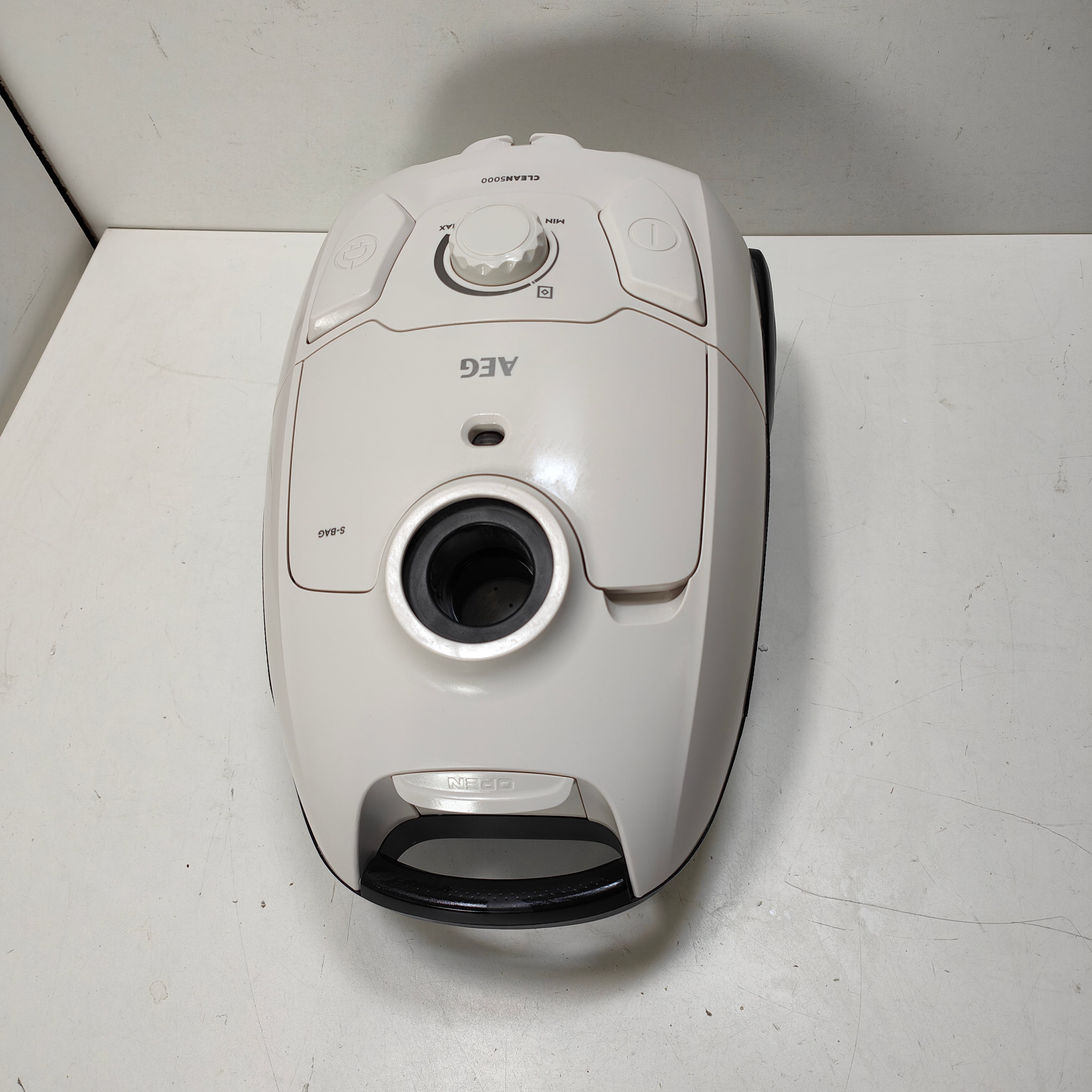 AEG AB51C2SW CLEAN 5000 Staubsauger mit Staubbeutel - 78 dB