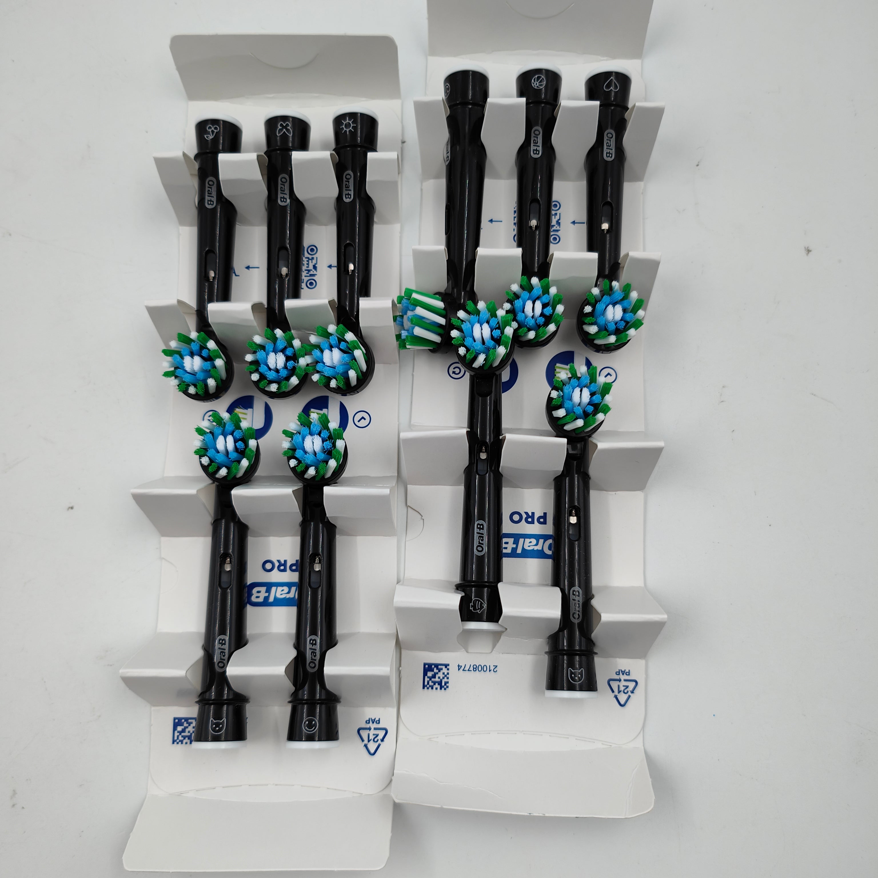 Oral-B Cross Action Schwarz (10 Stück)