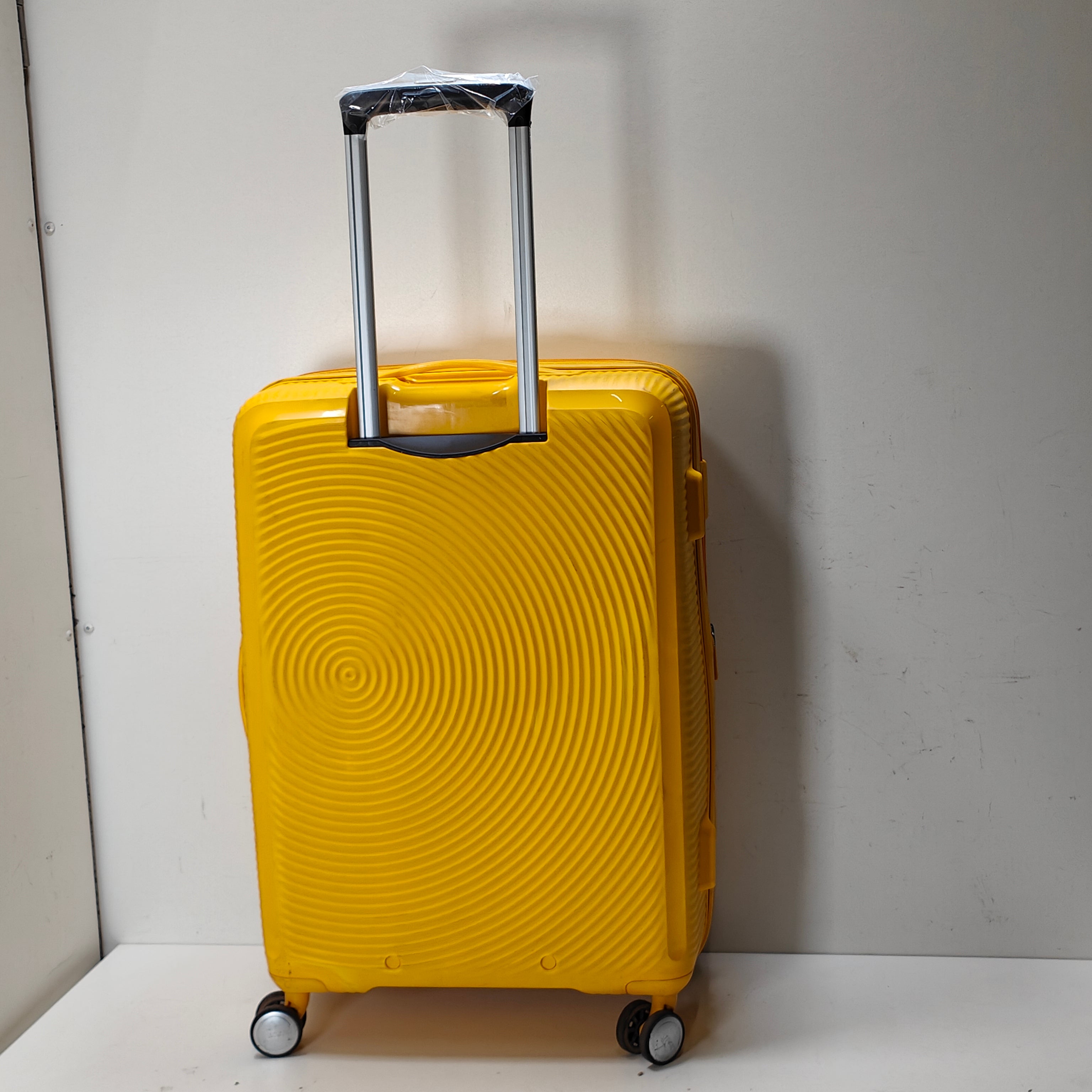 American Tourister Soundbox Spinner 67 cm TSA Exp Goldgelb