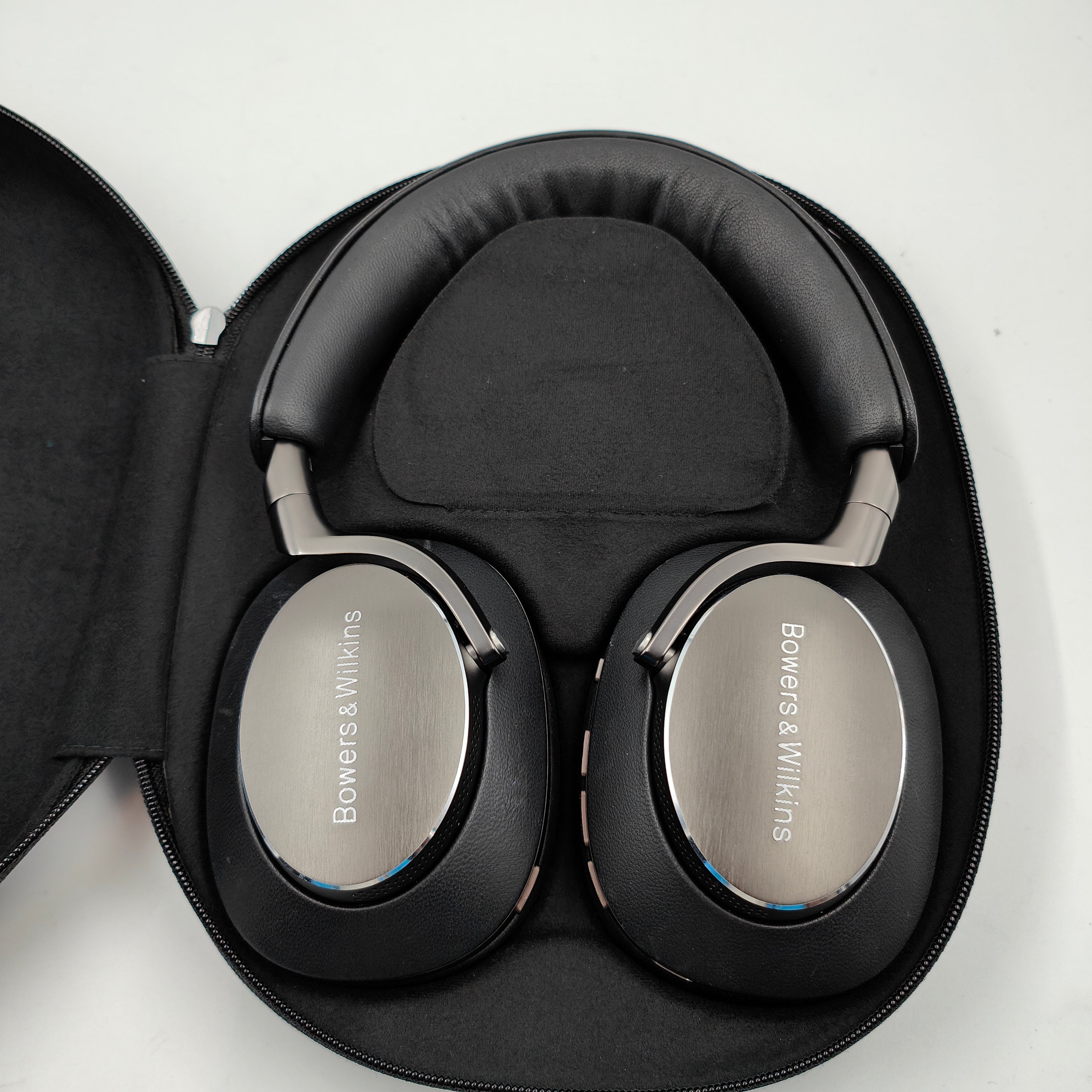 Bowers & Wilkins Px8 Schwarz
