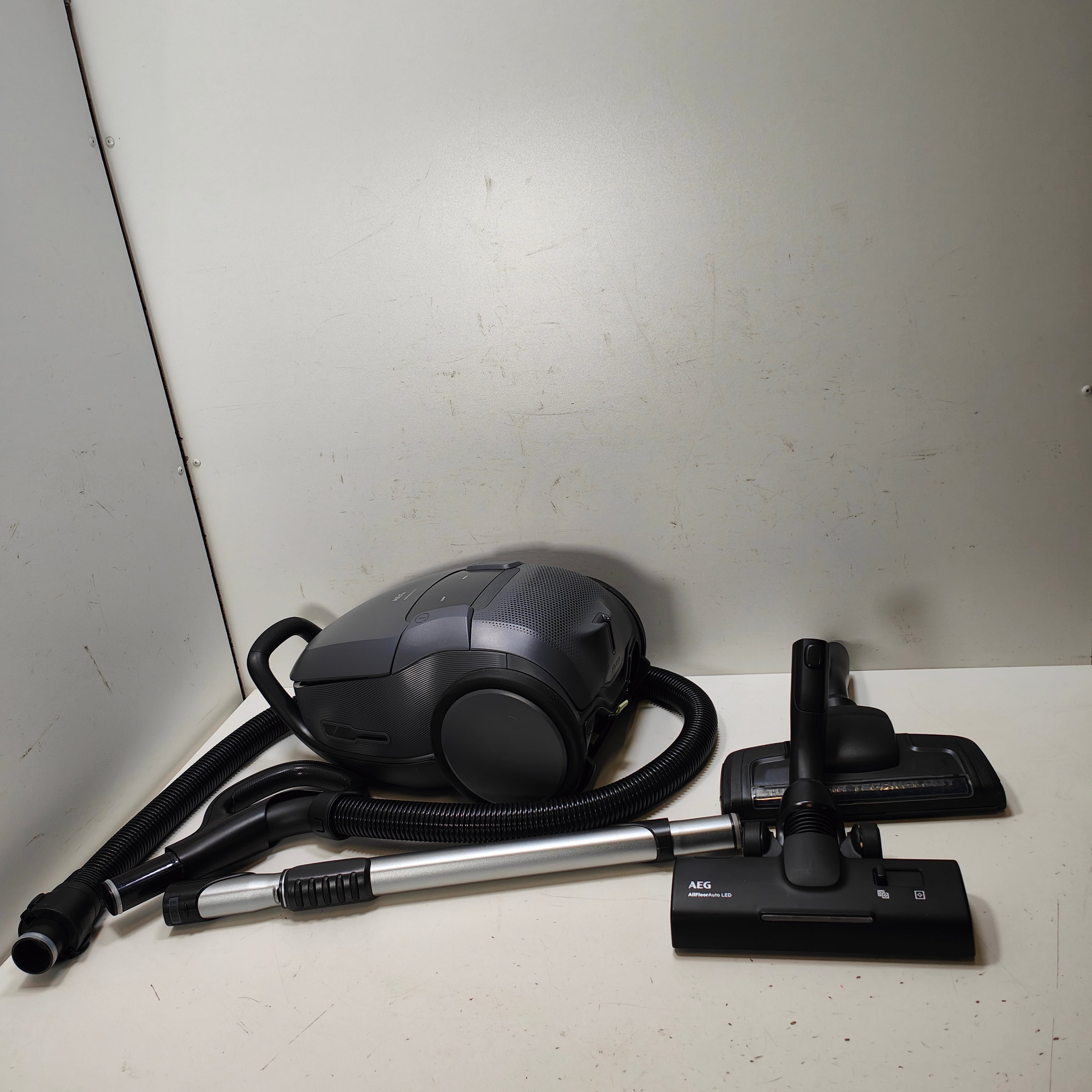 AEG AB81A2DG ANIMAL 8000 Aspirateur avec sac - 69 dB