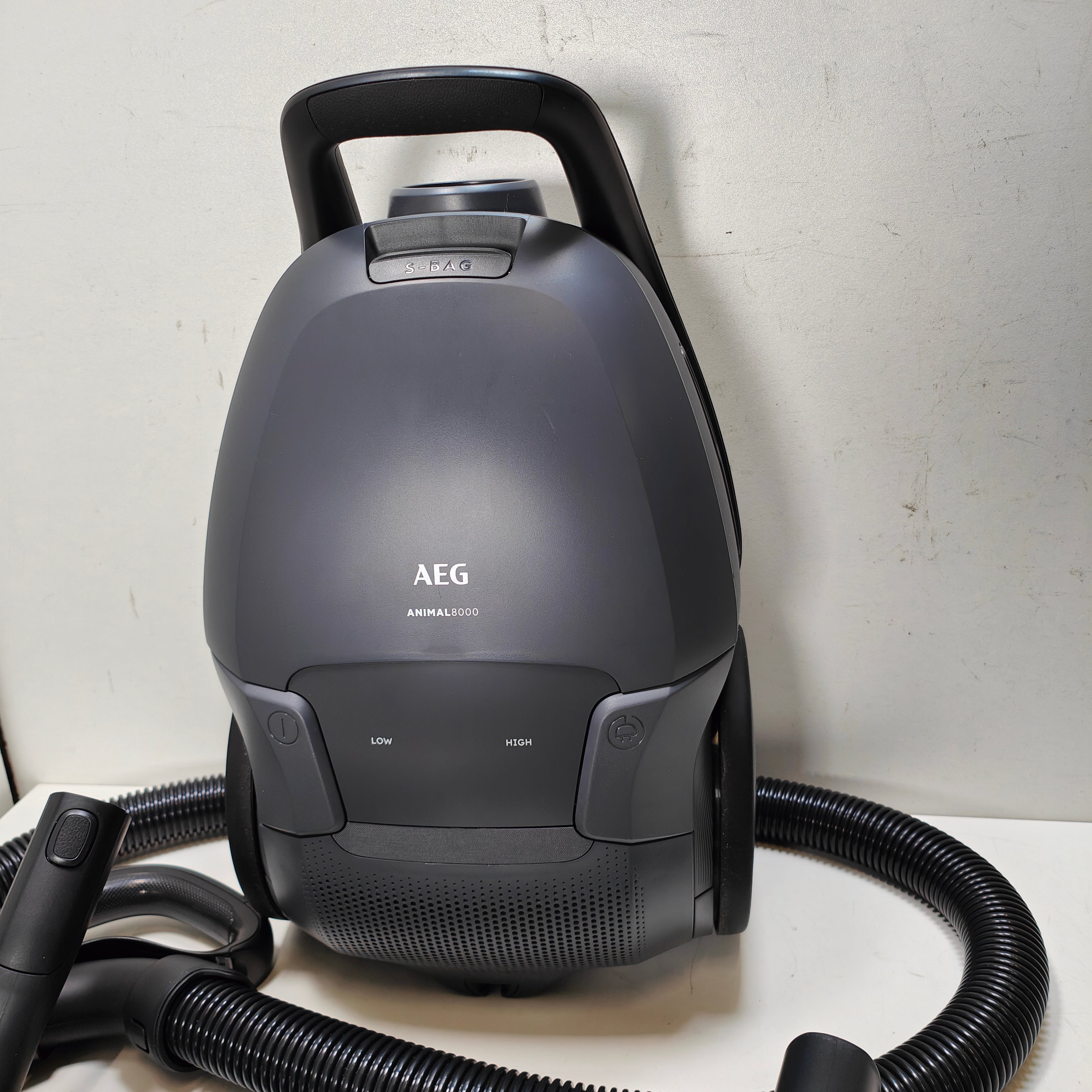 AEG AB81A2DG ANIMAL 8000 Aspirateur avec sac - 69 dB
