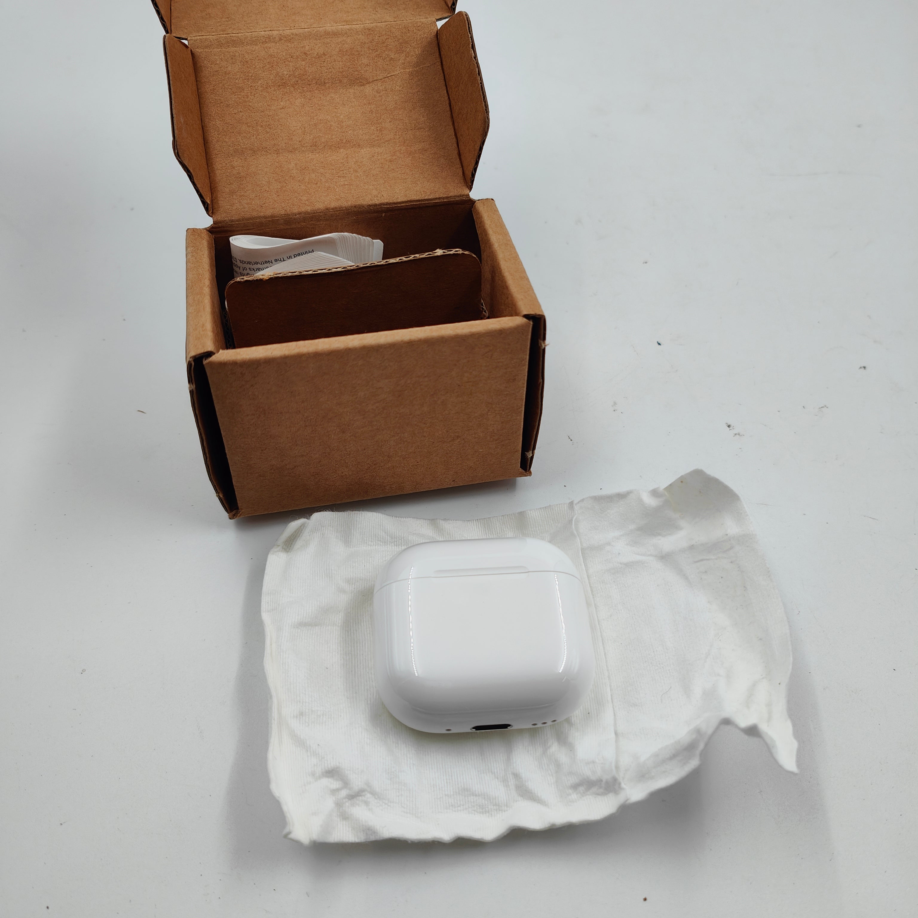 AirPods 4 reconditionnés avec réduction active du bruit