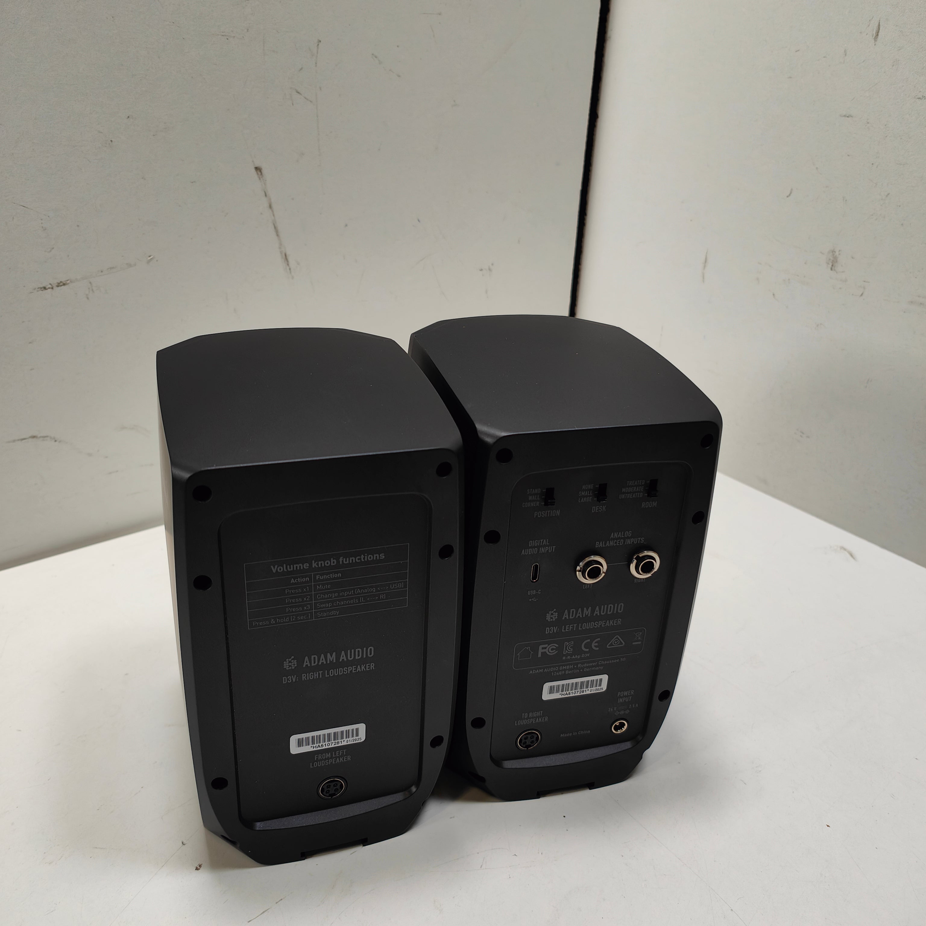 ADAM Audio D3V Noir
