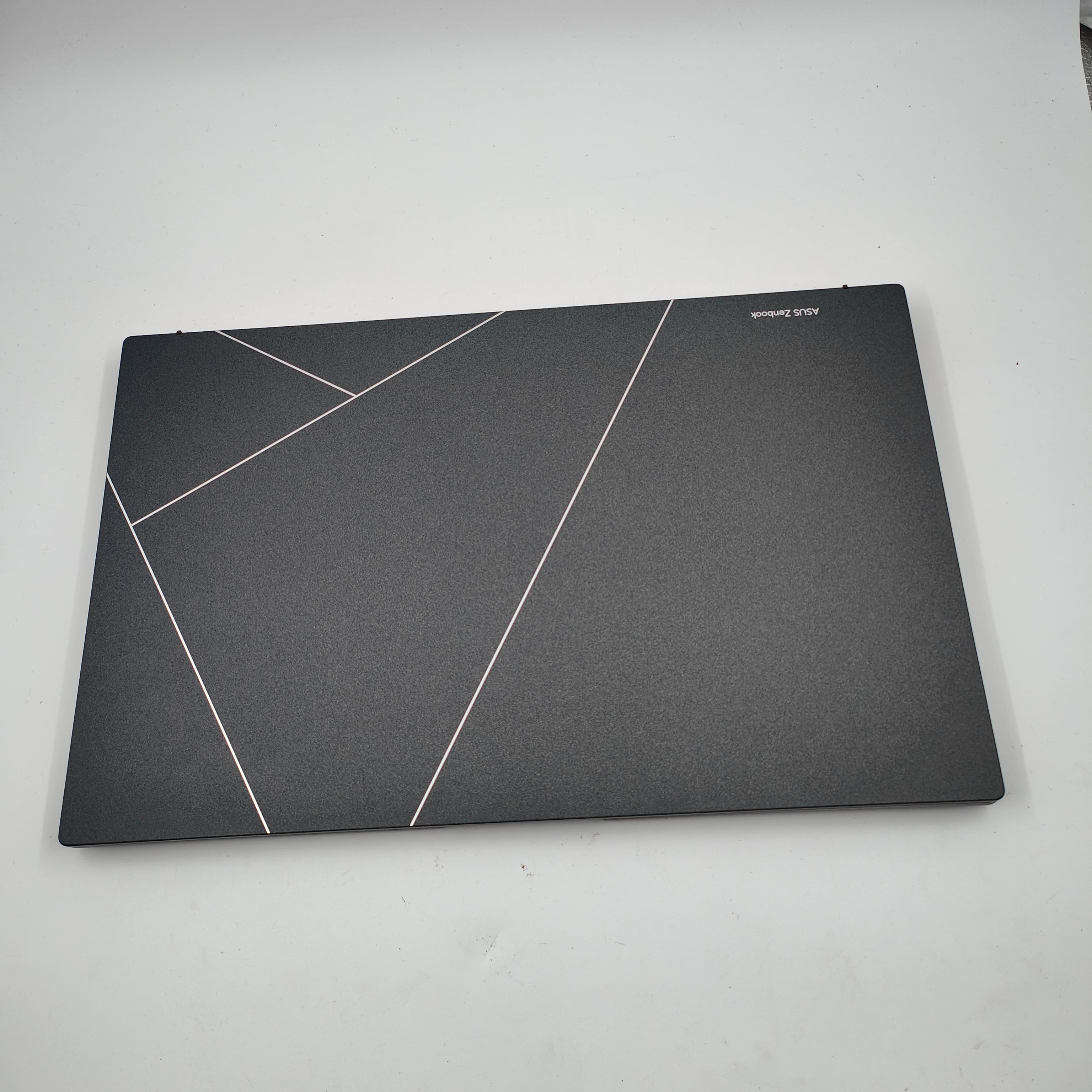 Asus UM3504DA-BN377W QWERTZ