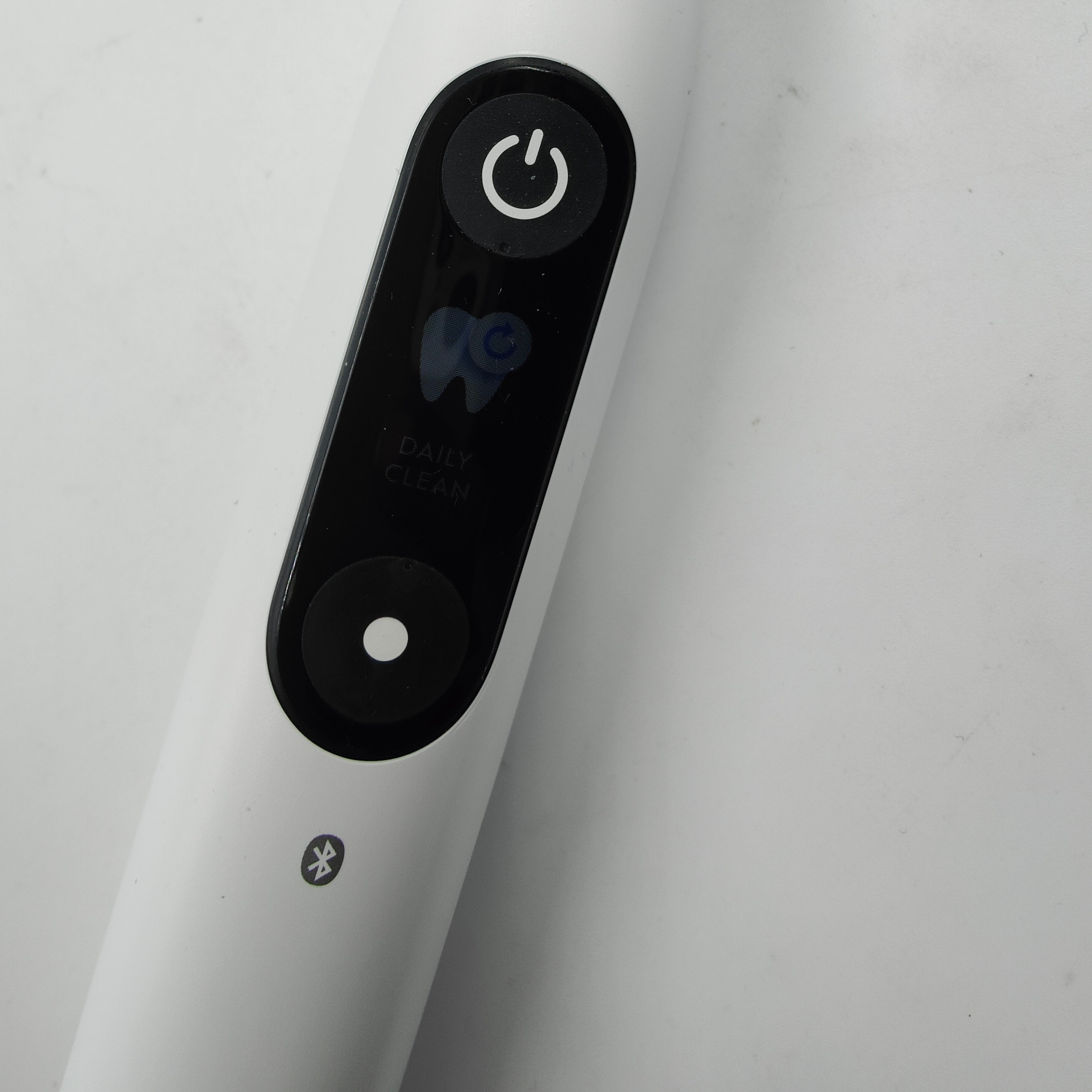 Oral-B iO Serie 6N Weiß + extra iO Sanfte Pflege Aufsteckbürste