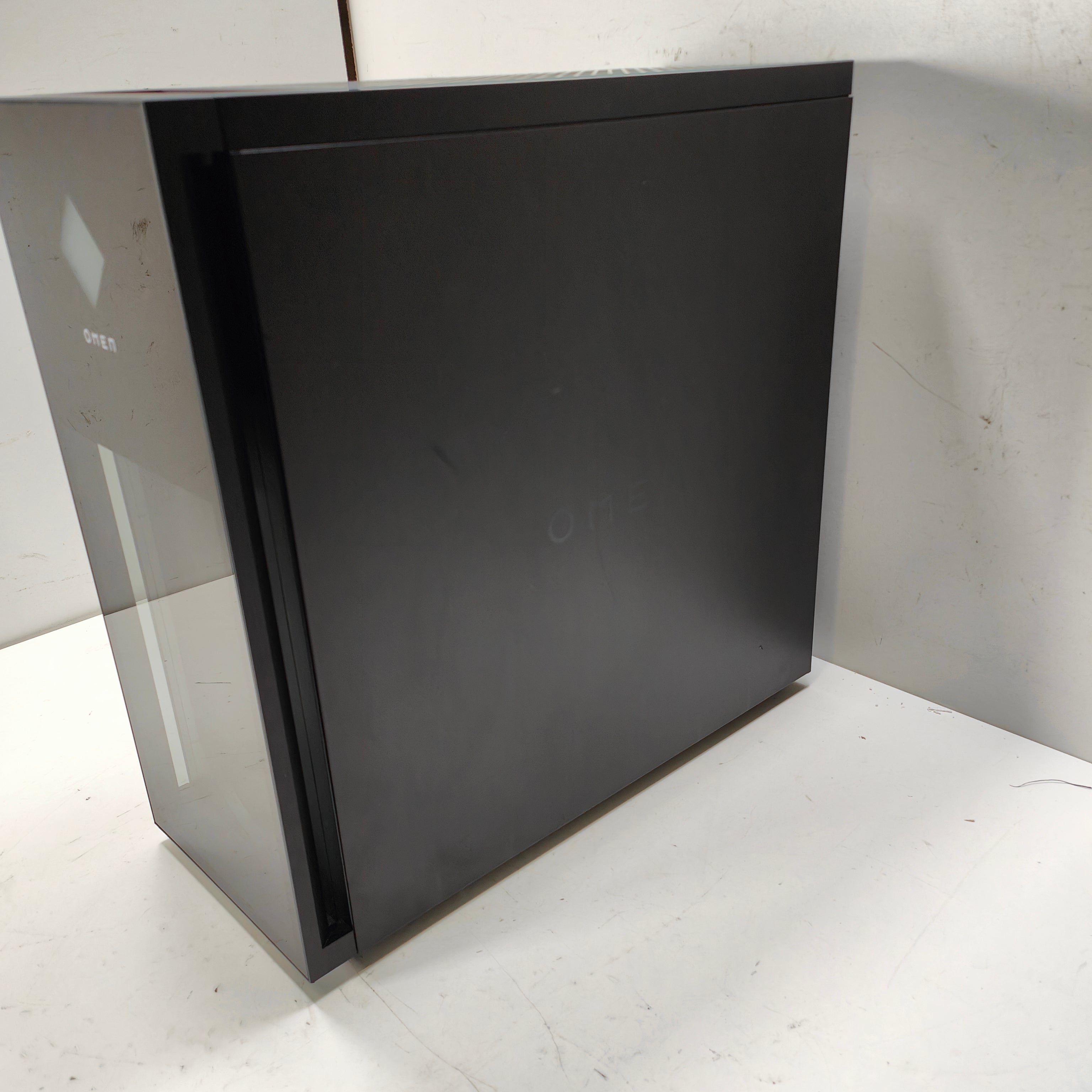 HP OMEN 40L GT21-1976nd