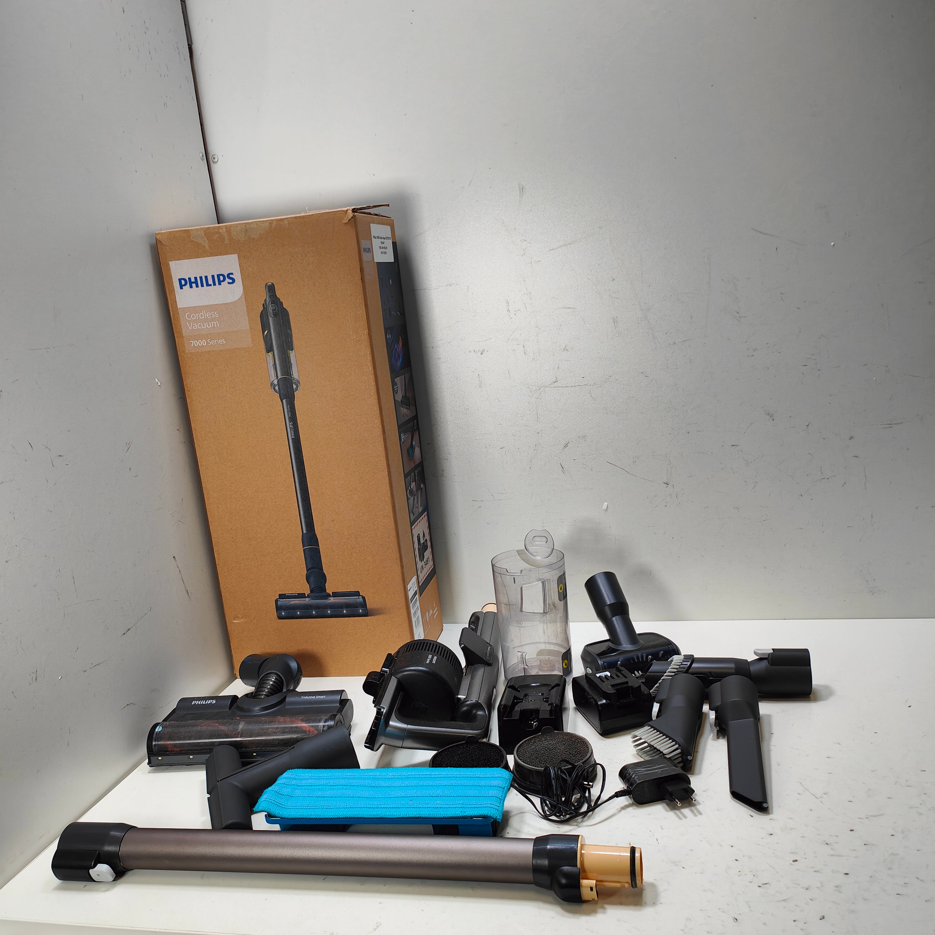 Philips 7000 Serie kabelloser Staubsauger Aqua