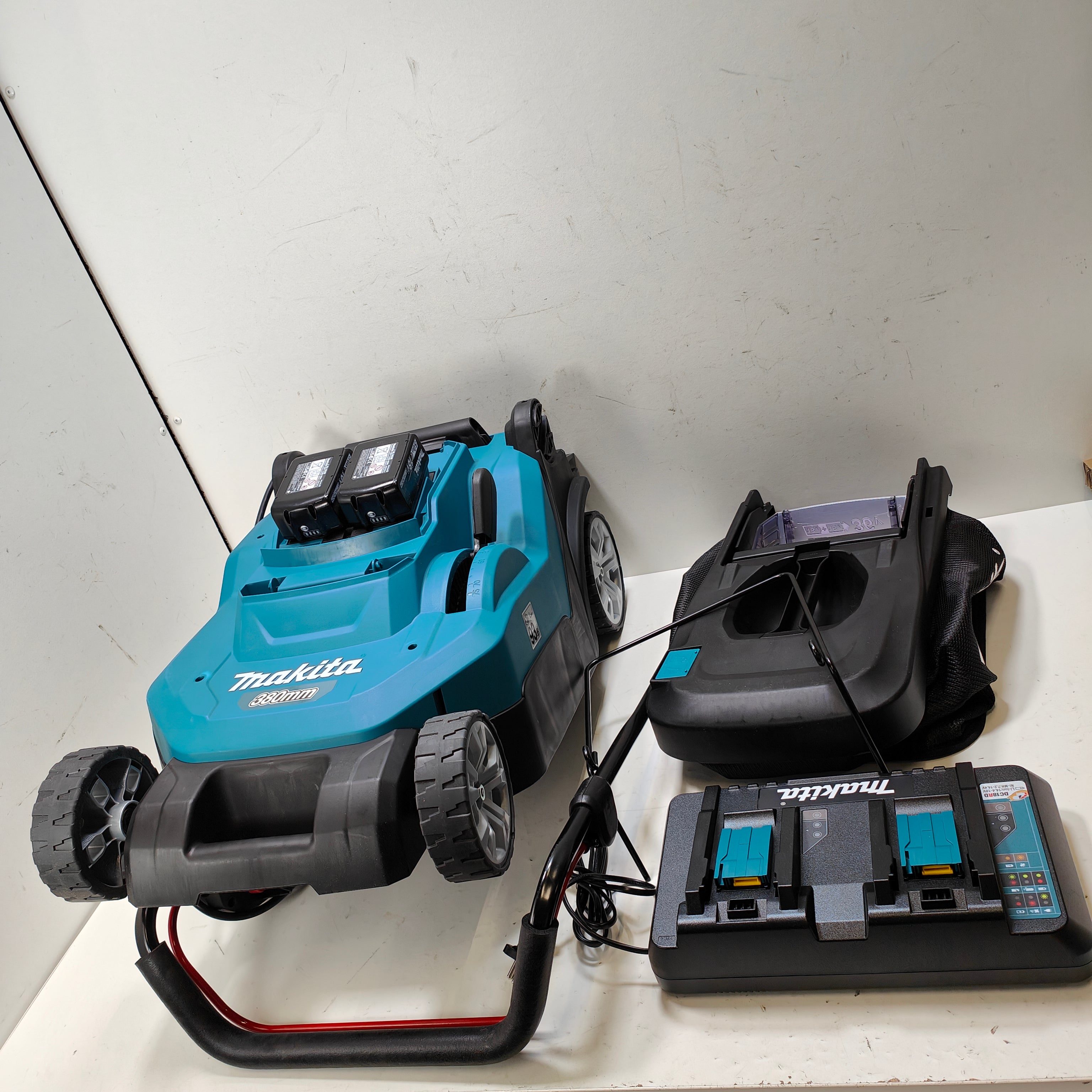 Makita DLM382PT2