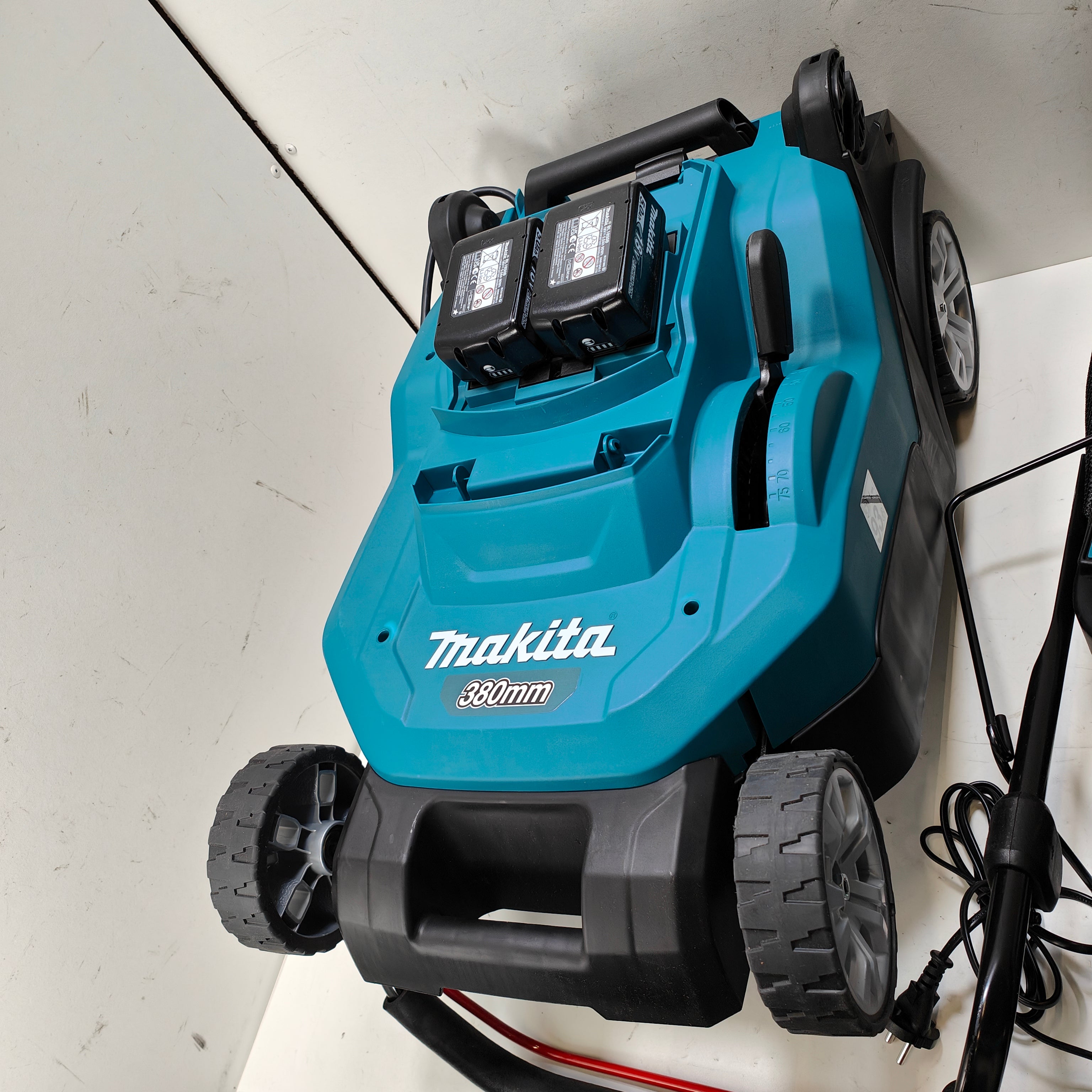 Makita DLM382PT2