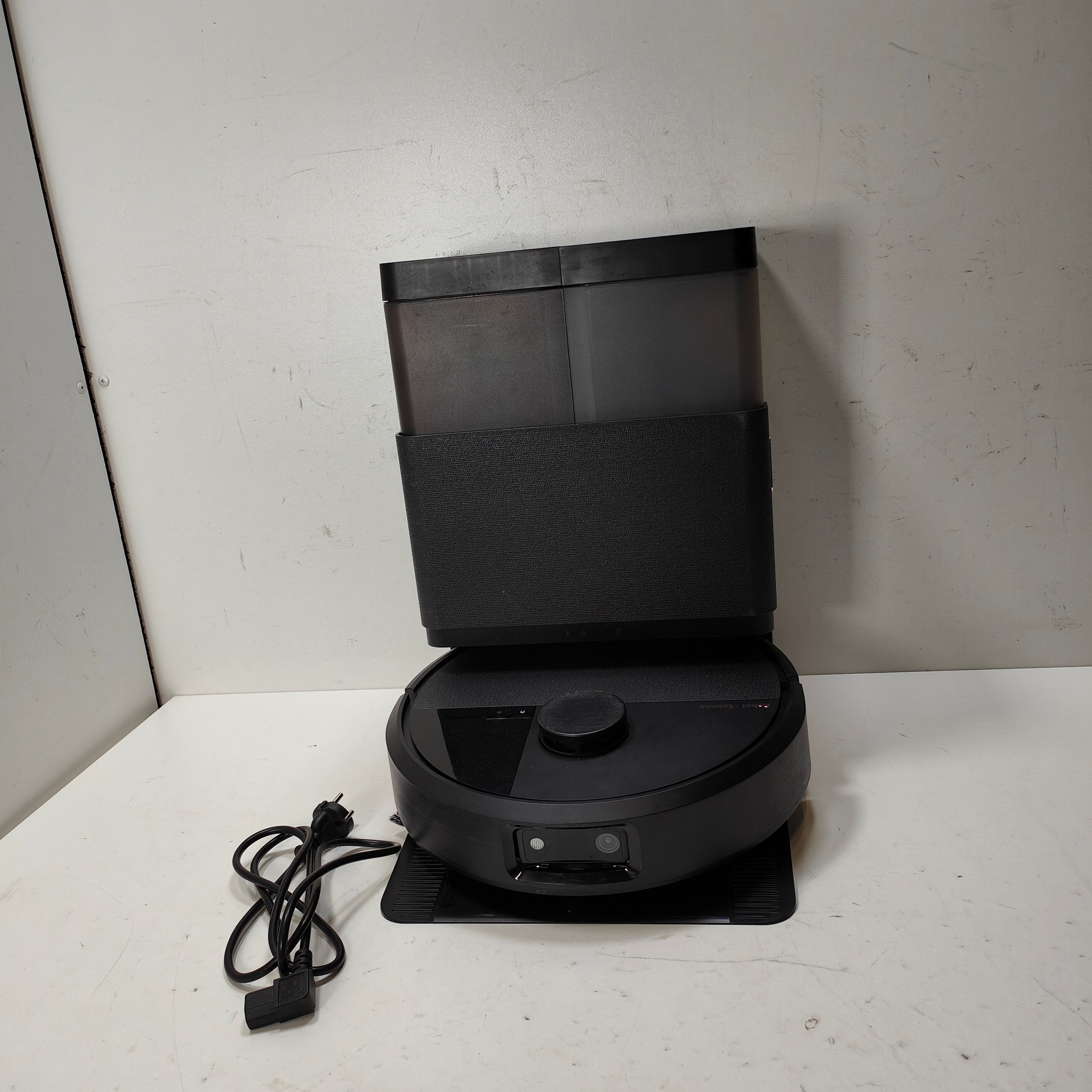 iRobot Roomba Plus 505 + Black