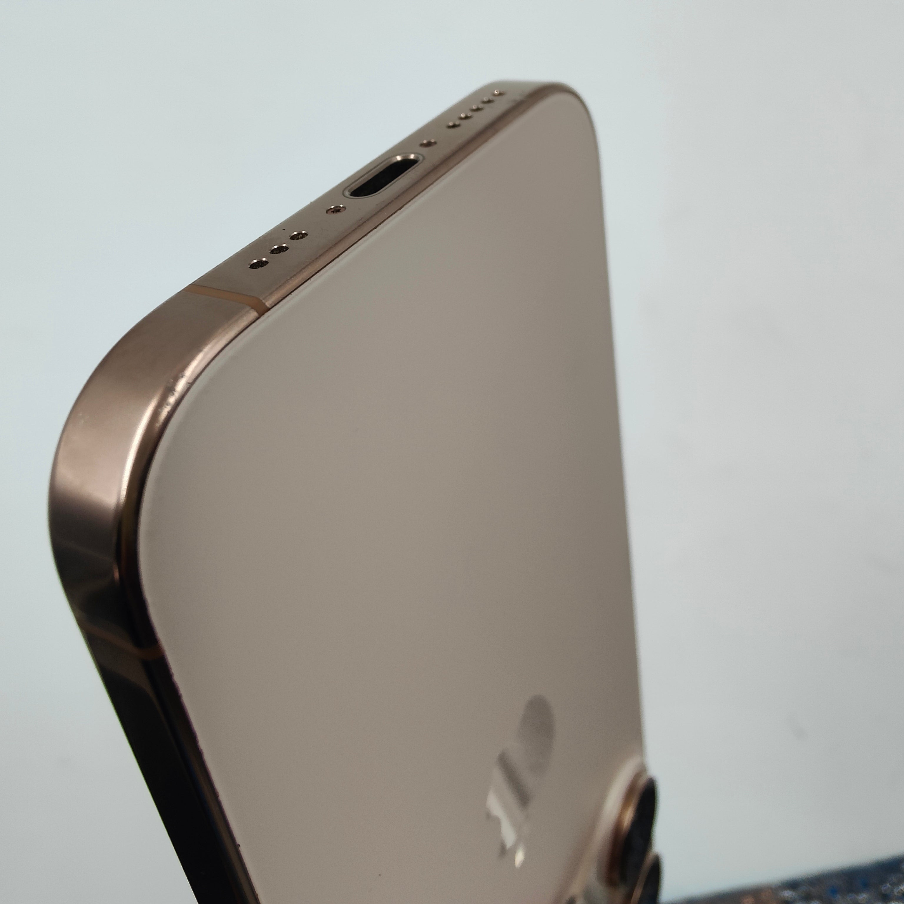 Generalüberholtes iPhone 16 Pro 128GB Desert Titanium