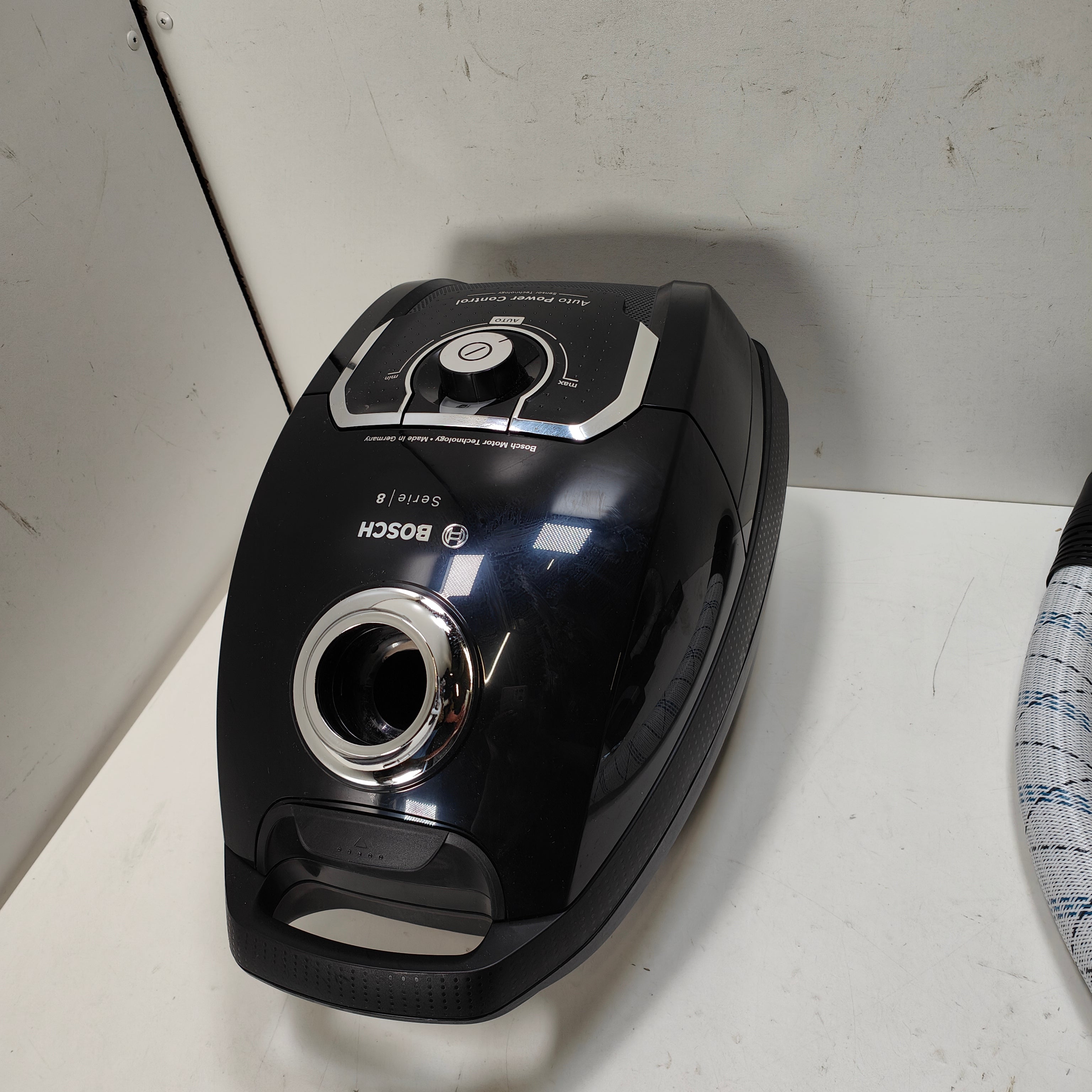 Bosch Serie 8 In'genius BGL8X329