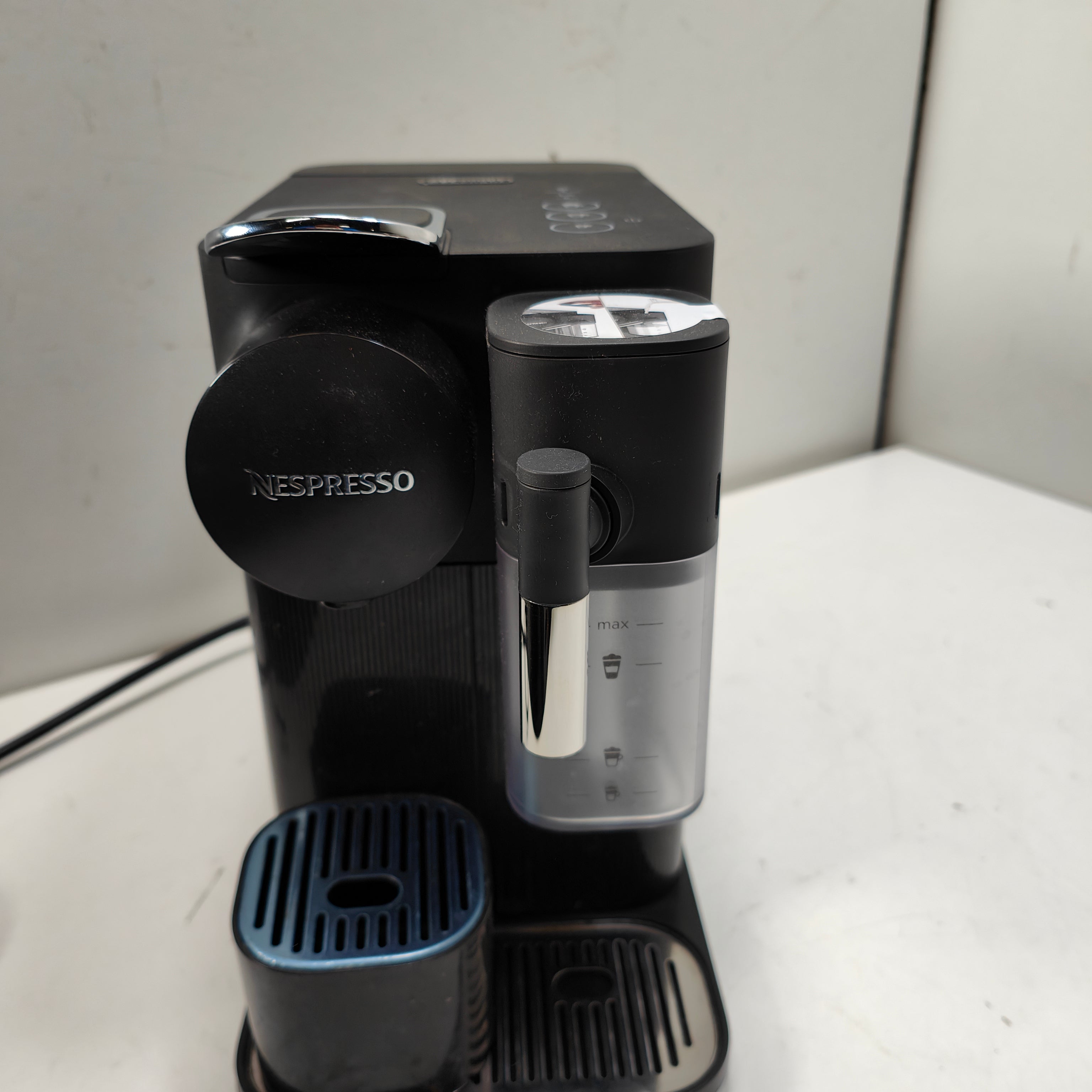 DeLonghi Nespresso Lattissima One EN510.B Schwarz