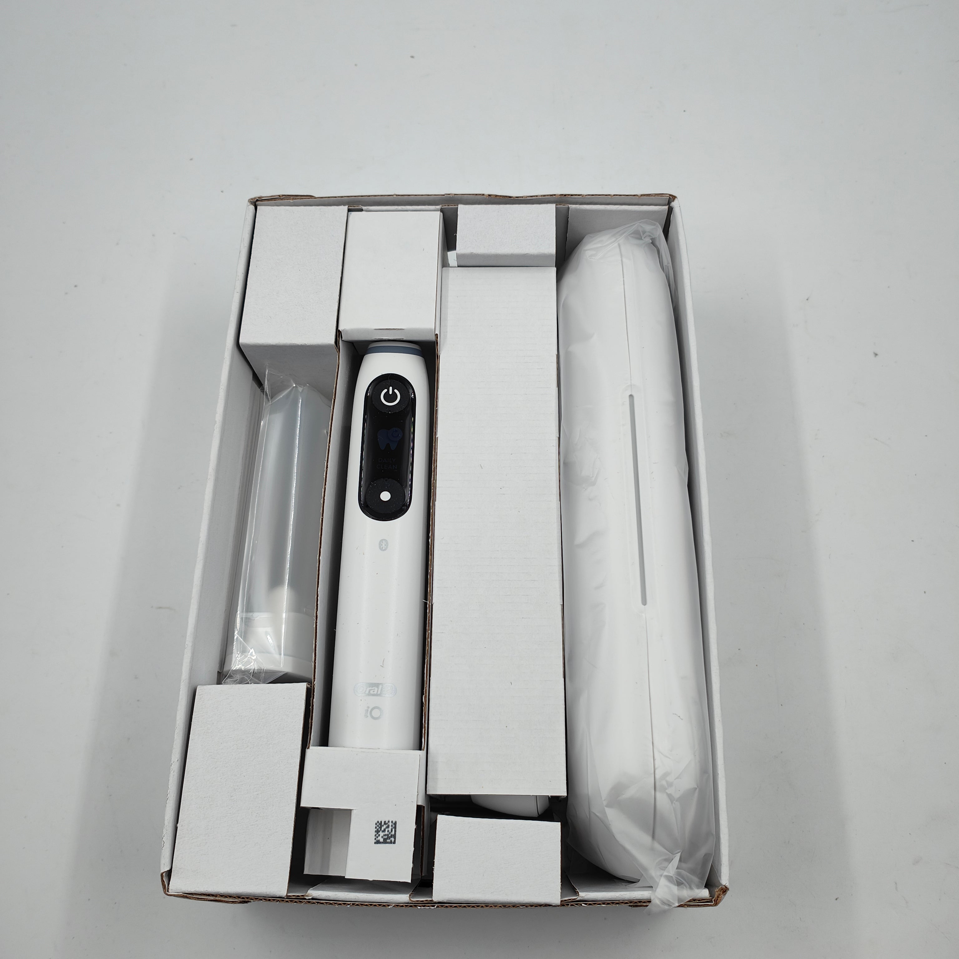 Oral-B iO Série 6N Blanche + brossette supplémentaire iO Soin Doux