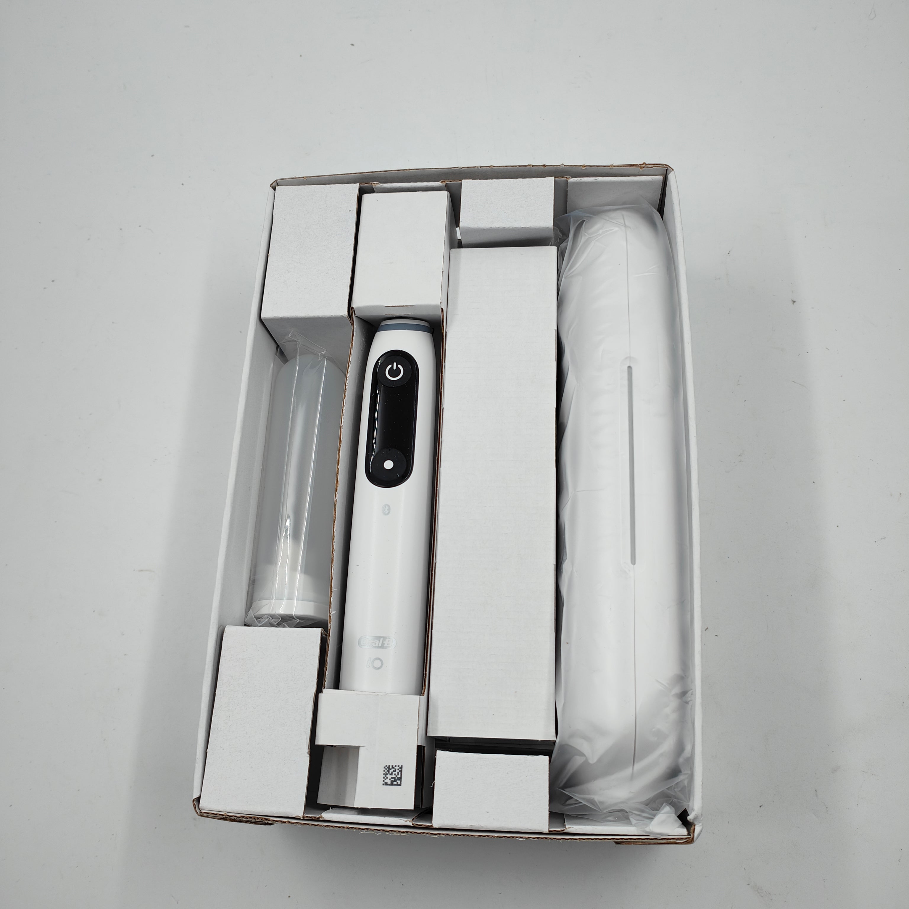 Oral-B iO Série 6N Blanche + brossette supplémentaire iO Soin Doux