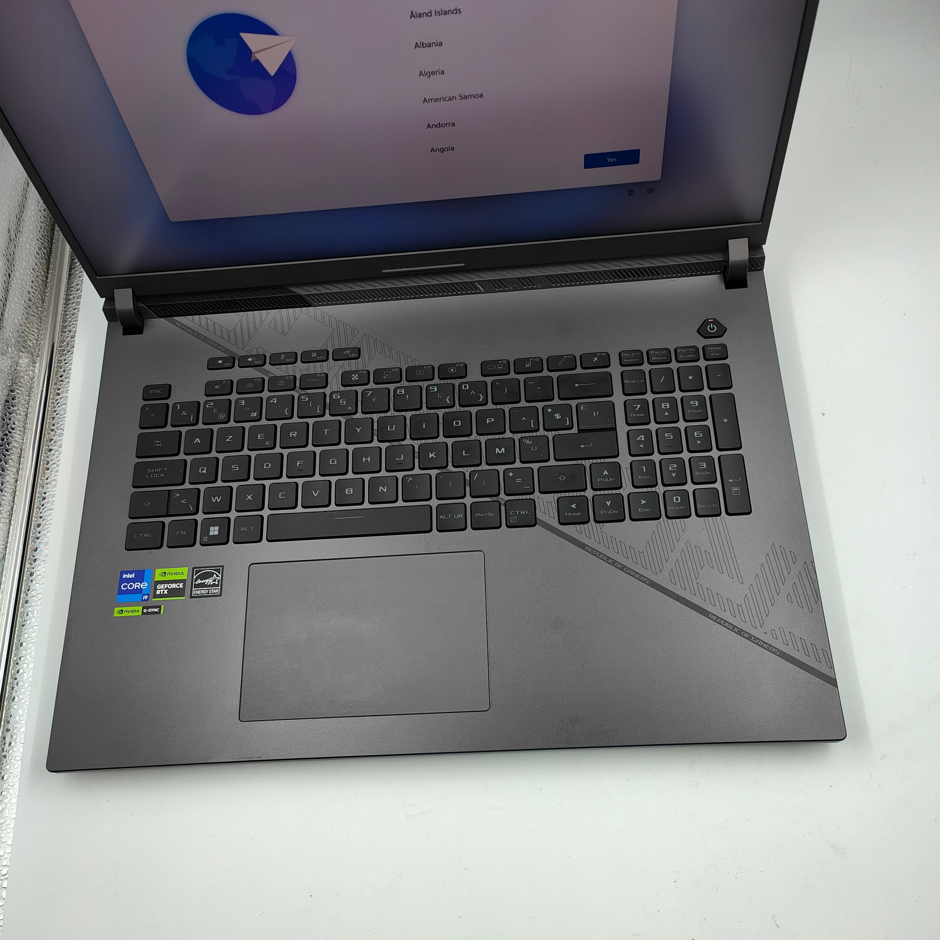 Asus ROG Strix G18 G814JIR-N6094W AZERTY