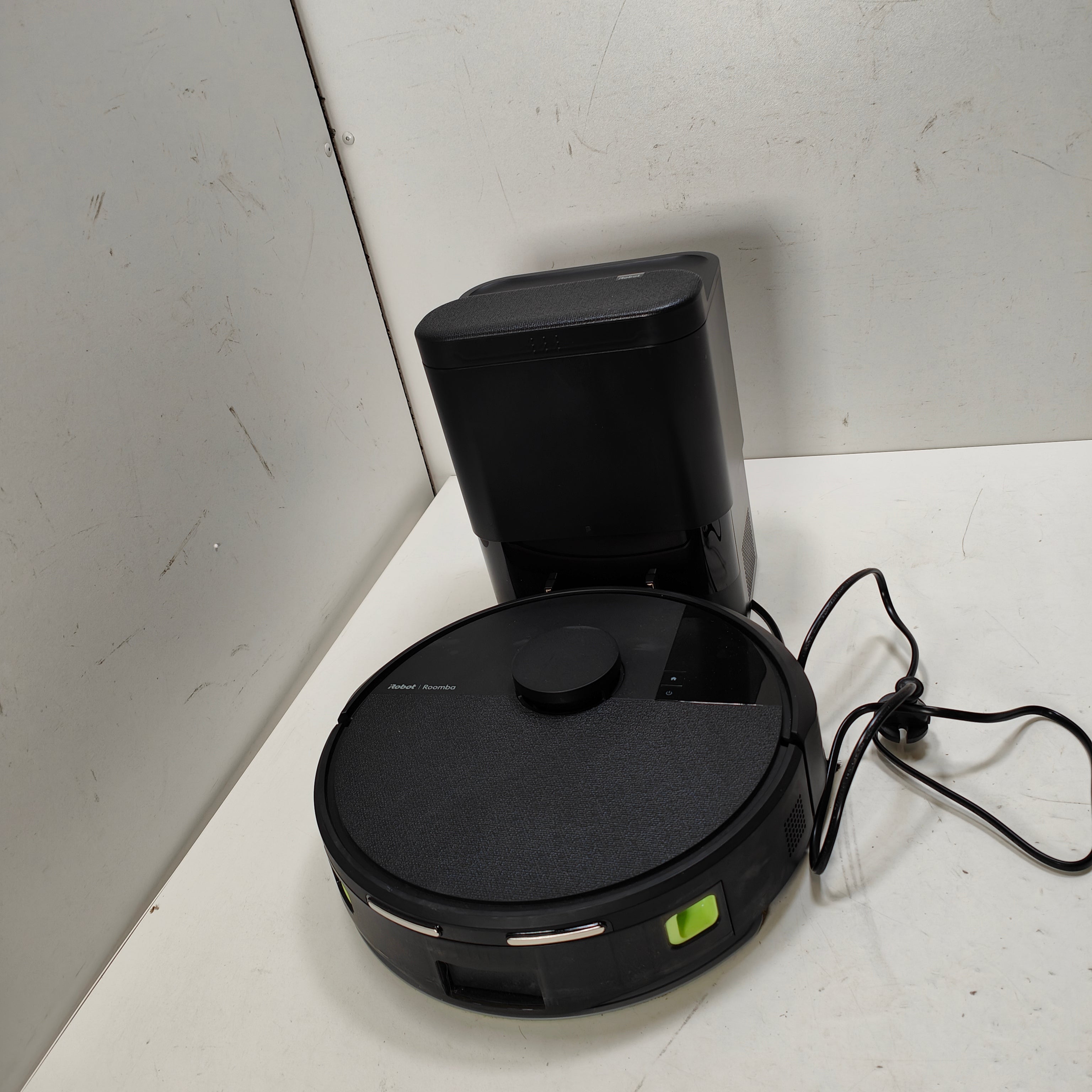 iRobot Roomba 105 Kombi-Roboter + AutoEmpty Dock - schwarz