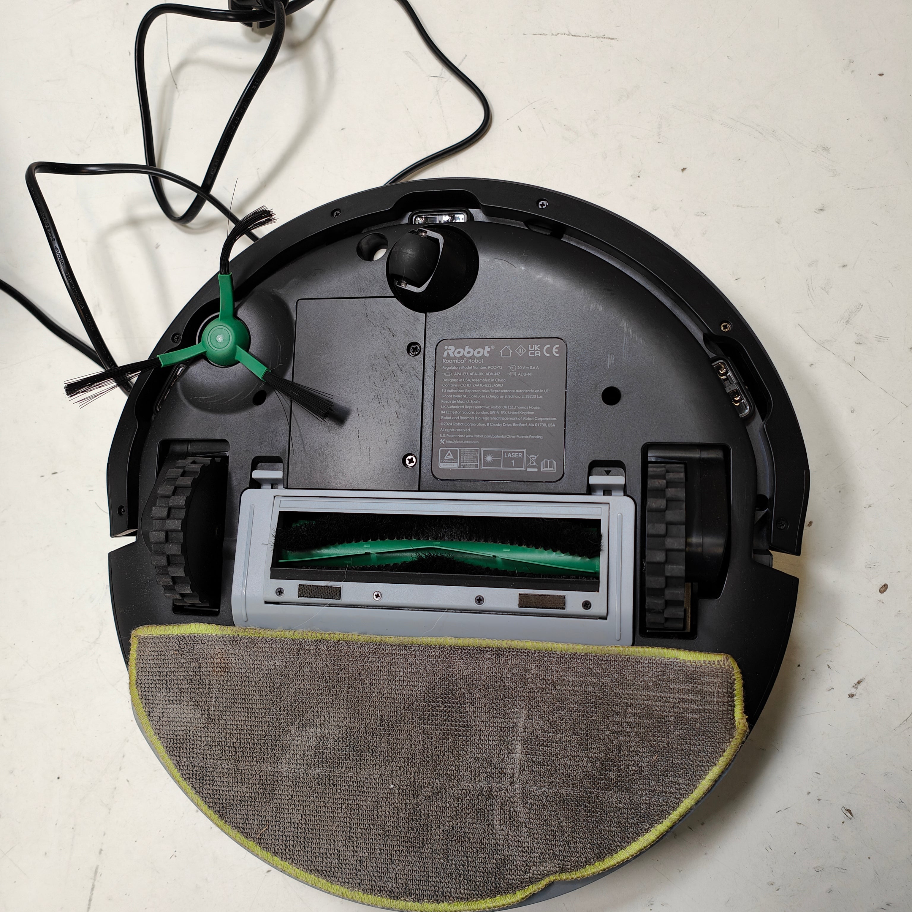 iRobot Roomba 105 Kombi-Roboter + AutoEmpty Dock - schwarz