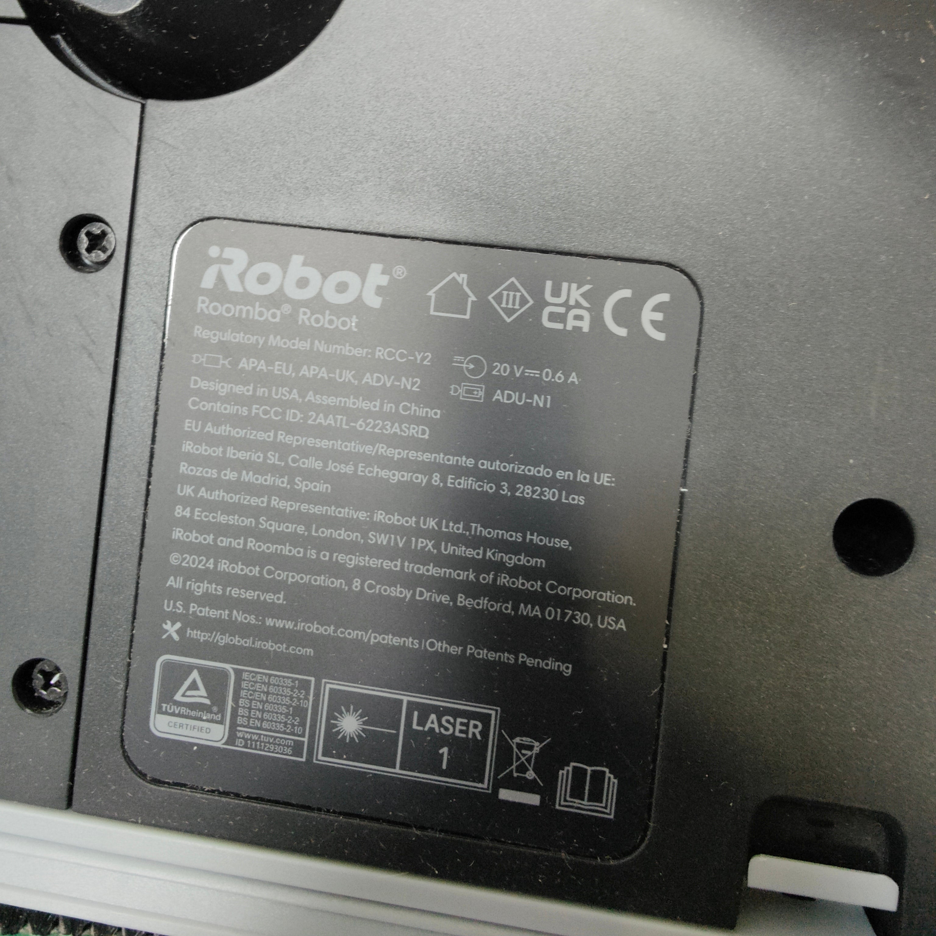 iRobot Roomba 105 Kombi-Roboter + AutoEmpty Dock - schwarz