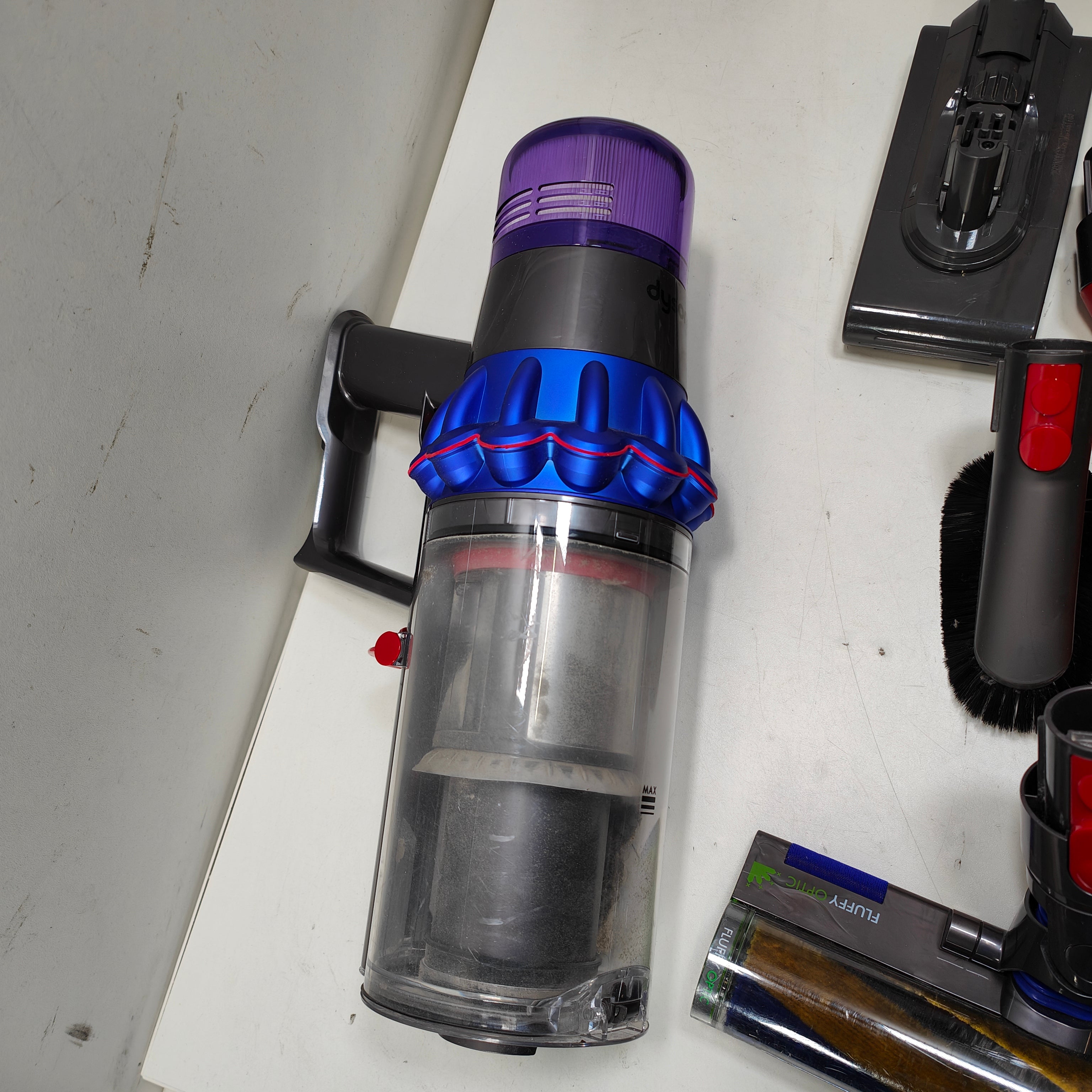 Dyson V11 Fluffy