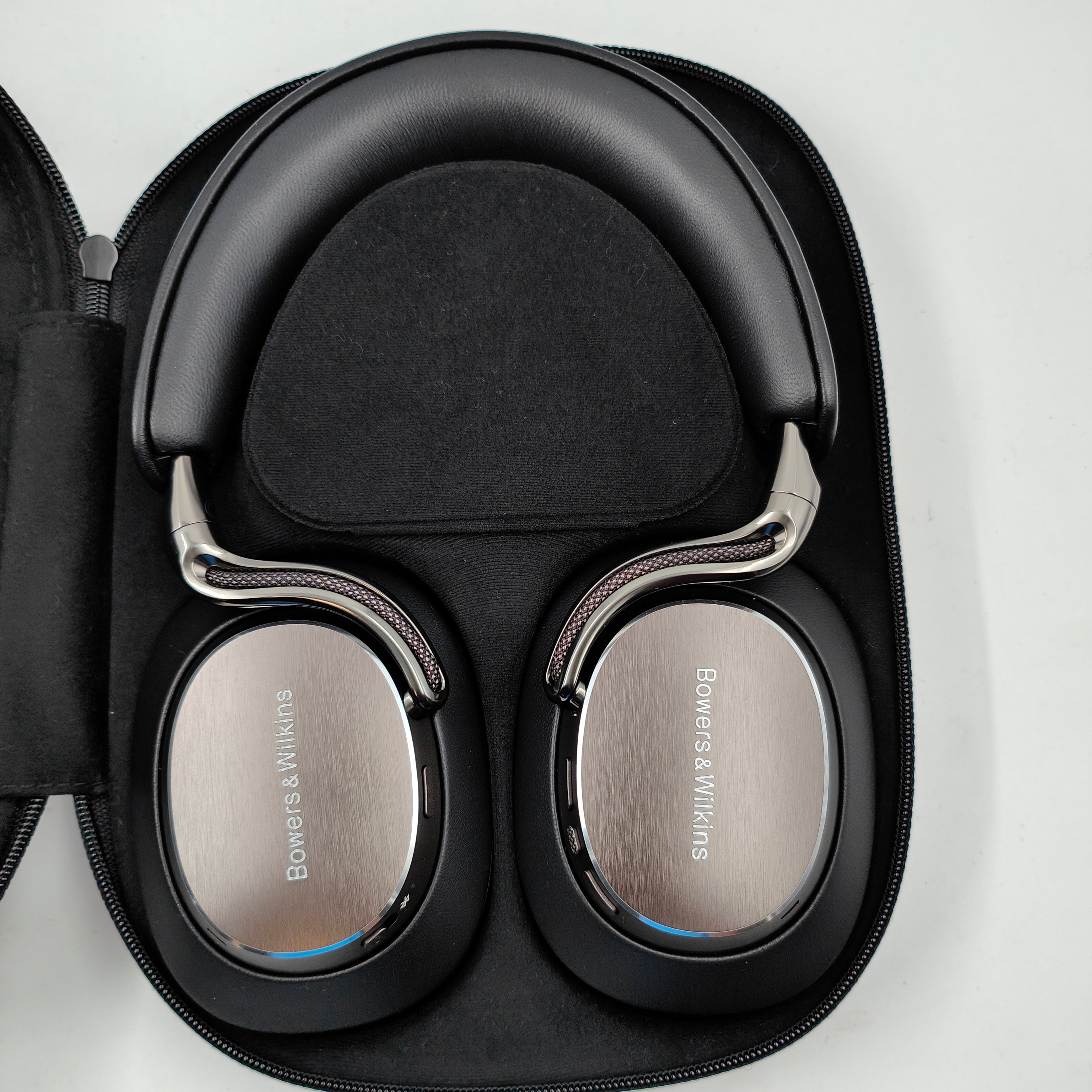 Bowers & Wilkins PX8 S2 Onyx Schwarz