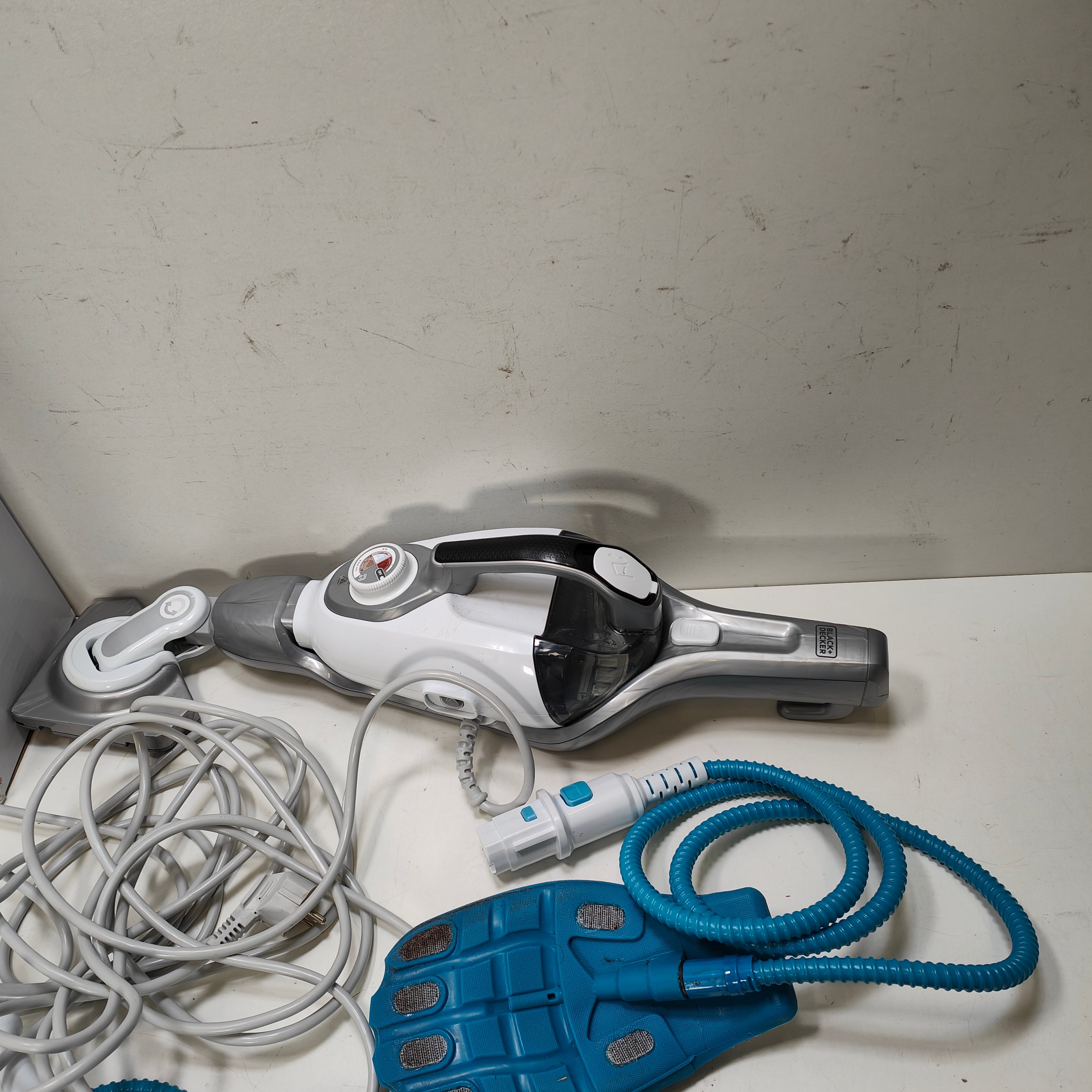 BLACK+DECKER 15-in-1 Dampfmopp mit SteaMitt