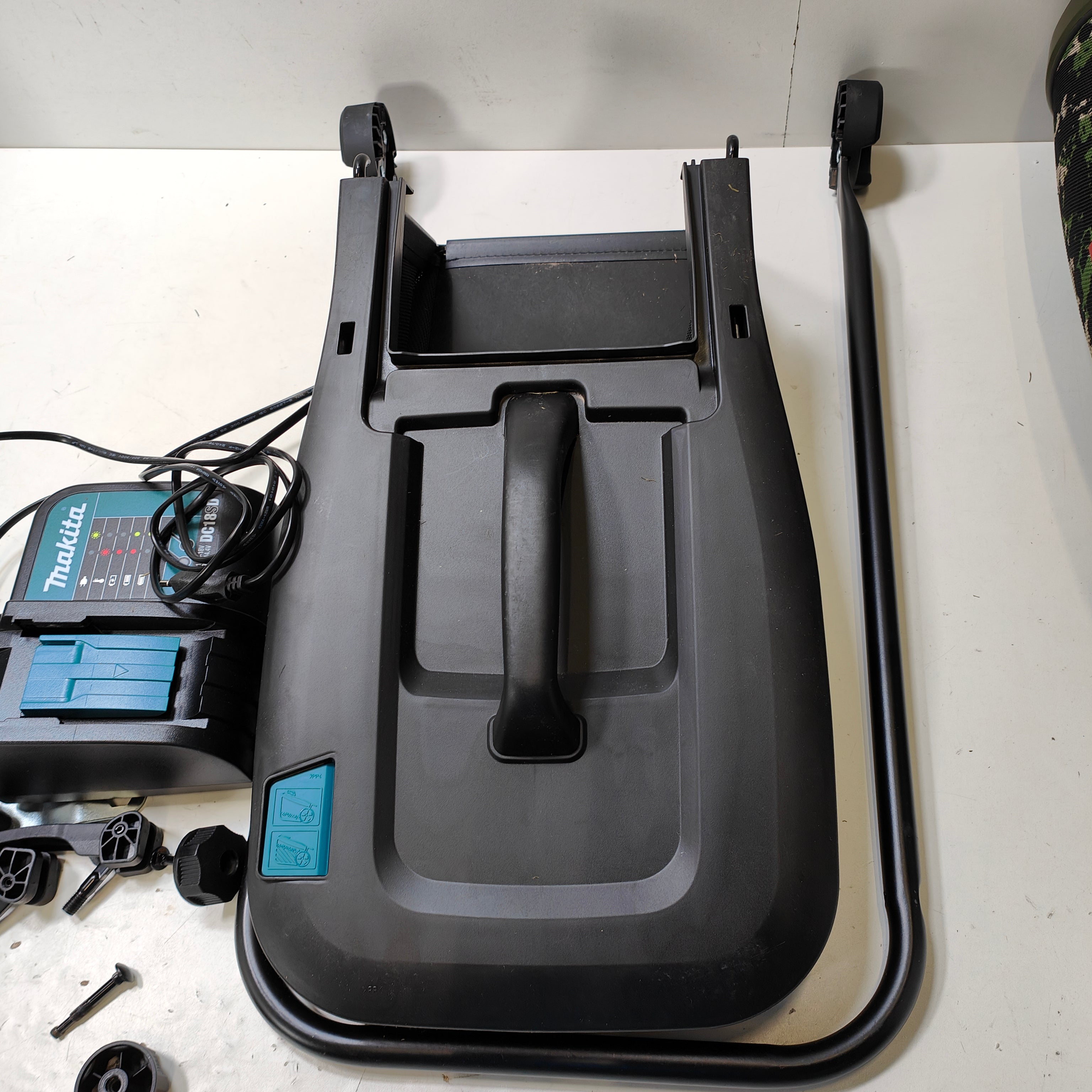 Makita DLM330SM