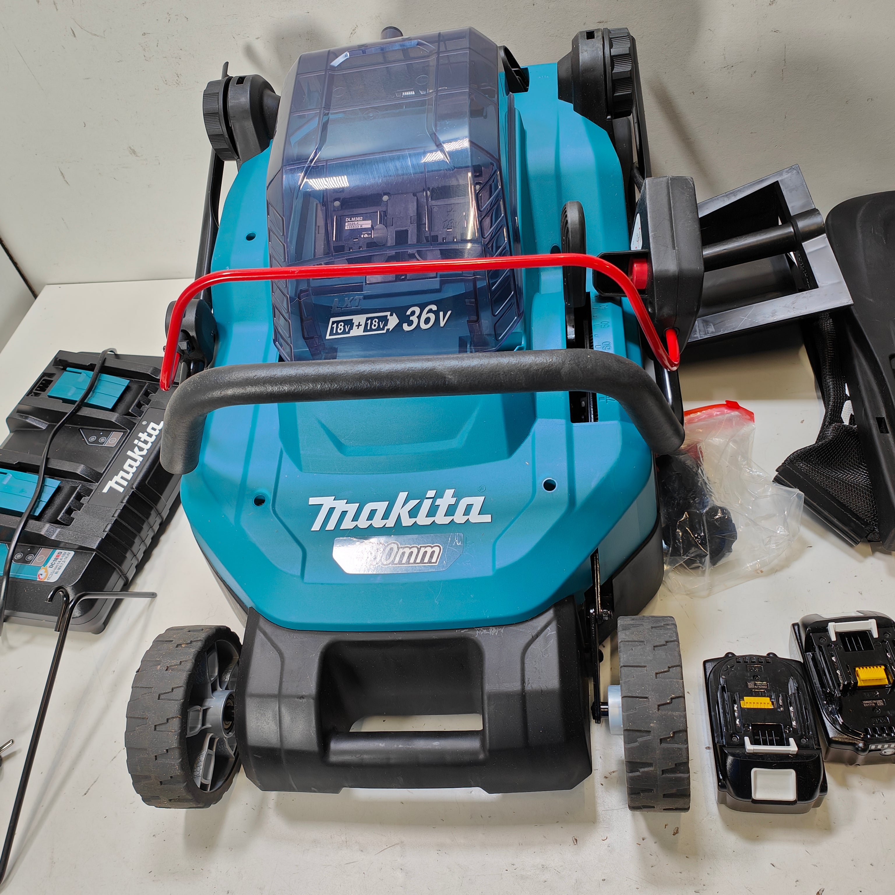 Makita DLM382PT2