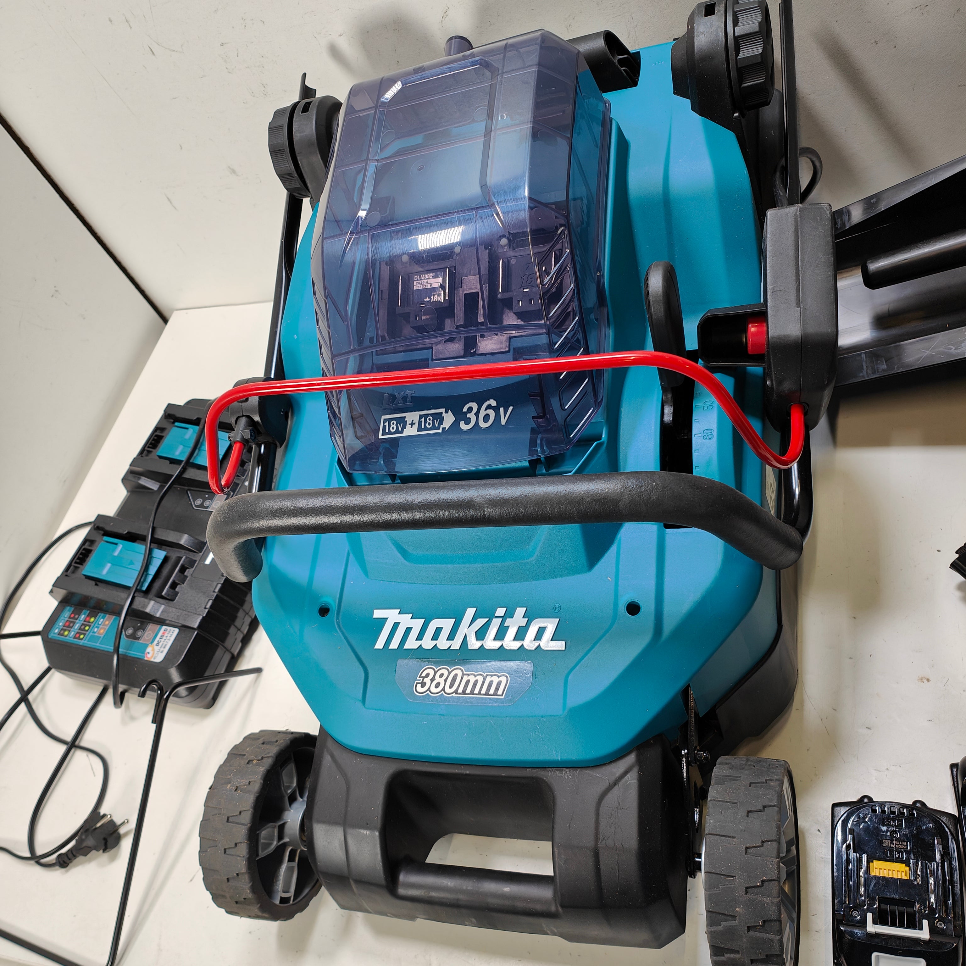 Makita DLM382PT2