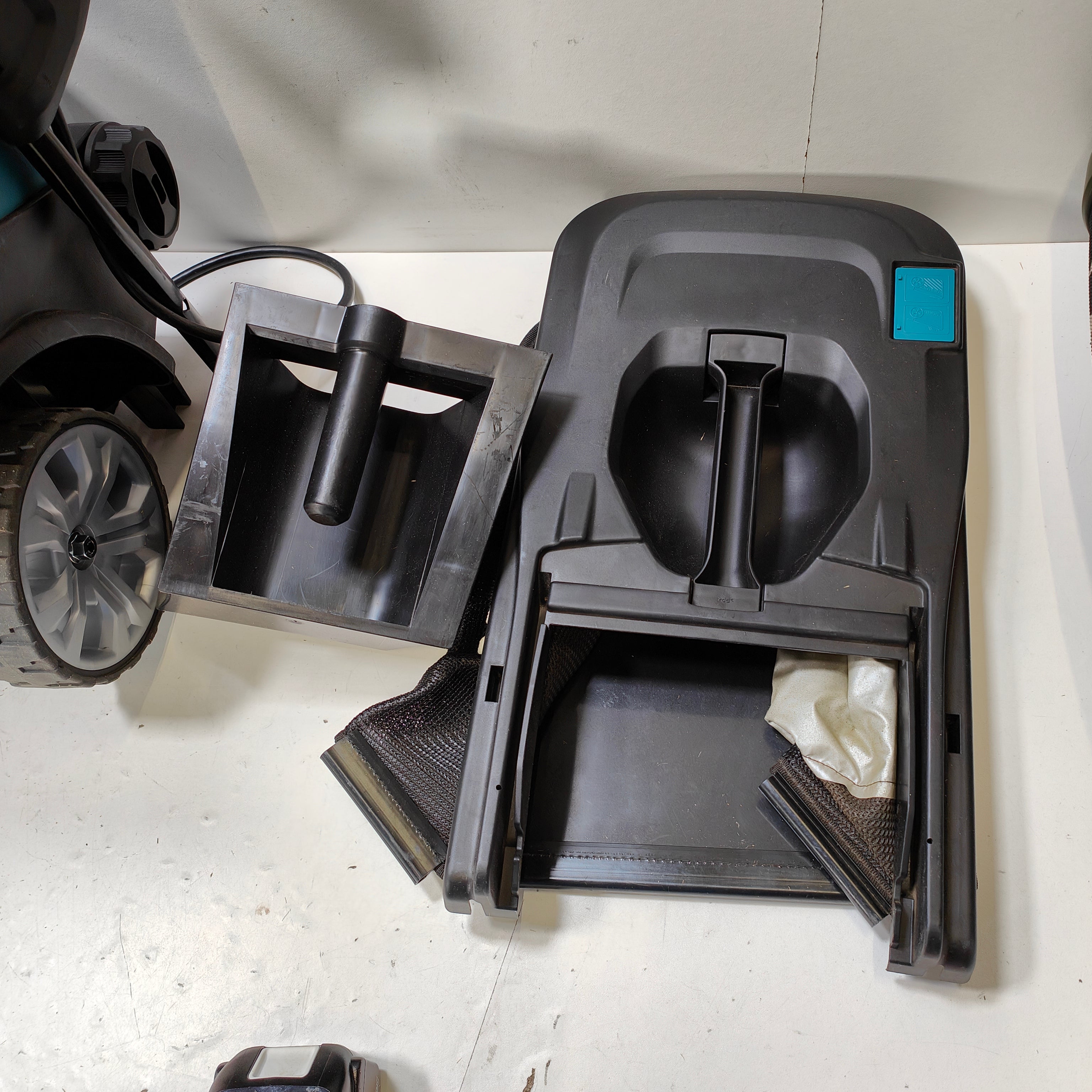 Makita DLM382PT2