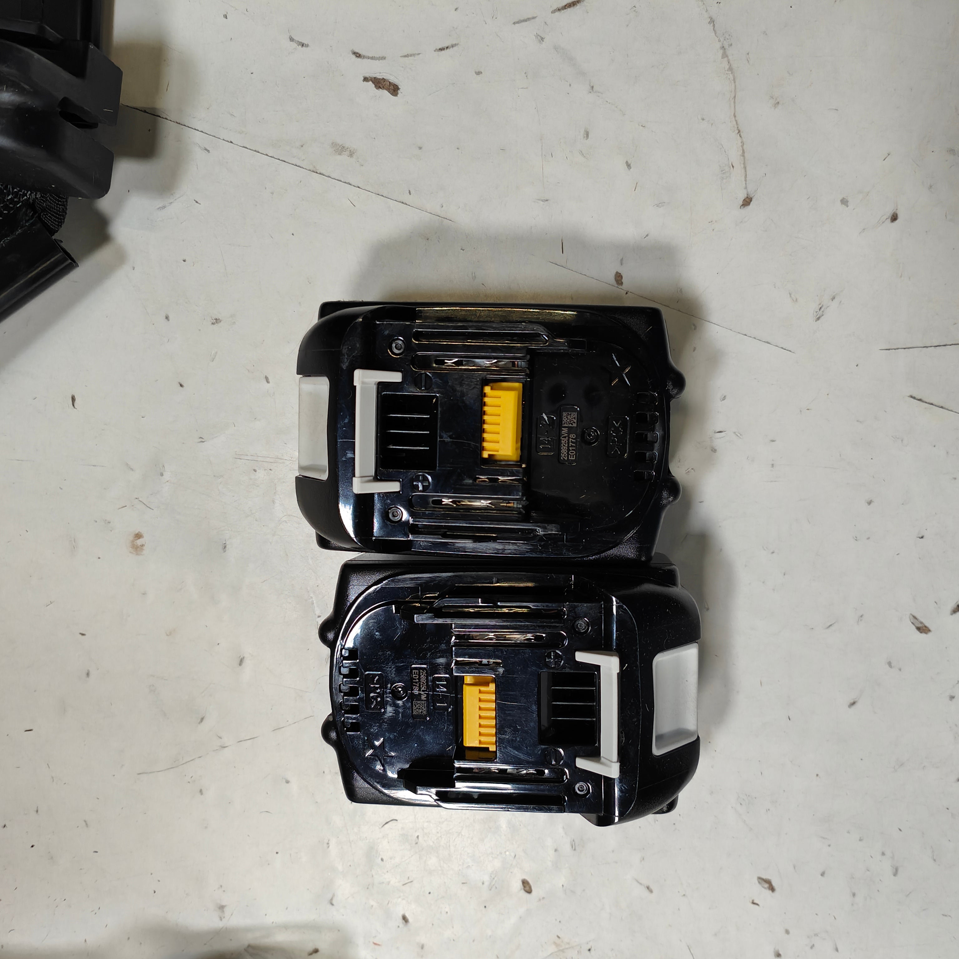 Makita DLM382PT2
