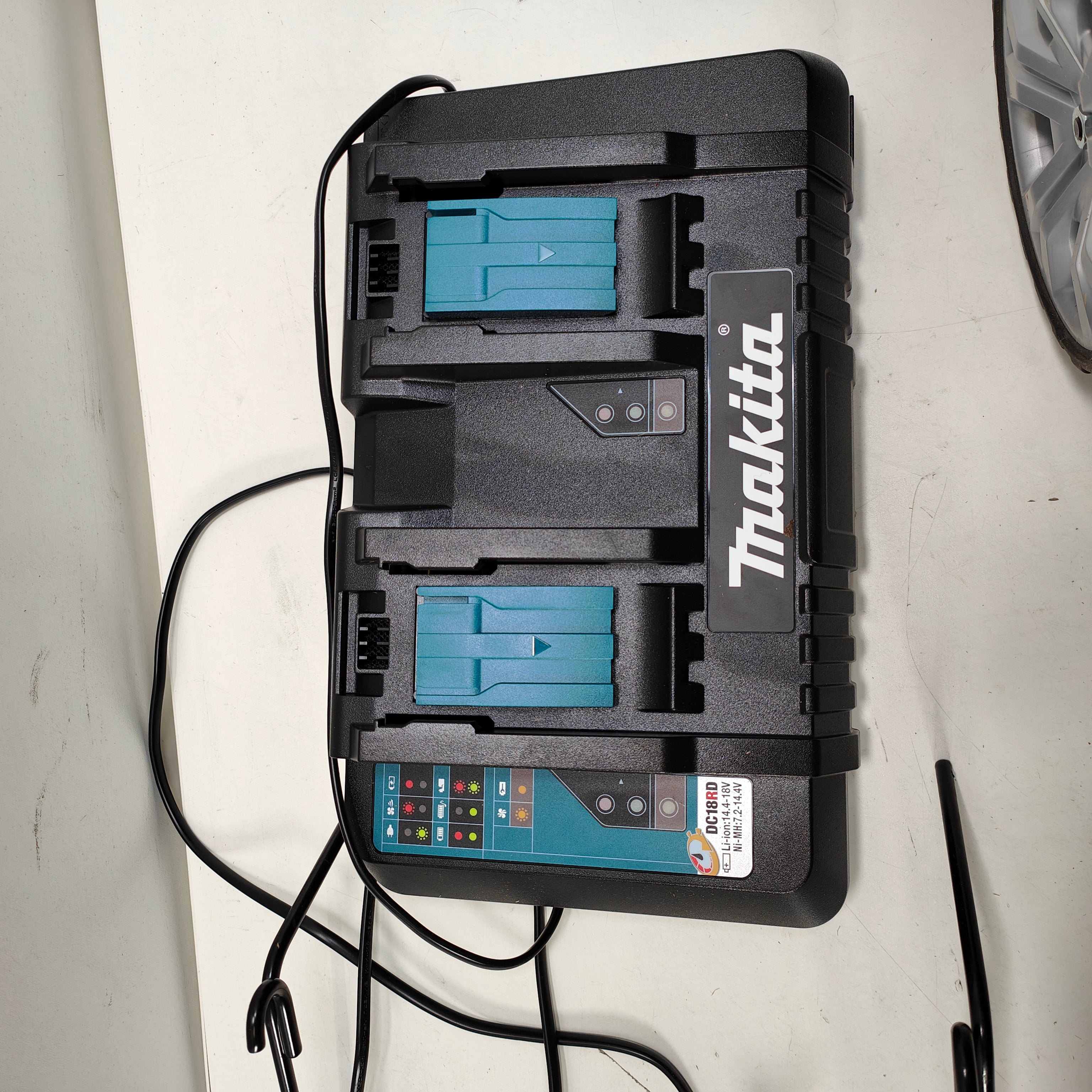 Makita DLM382PT2