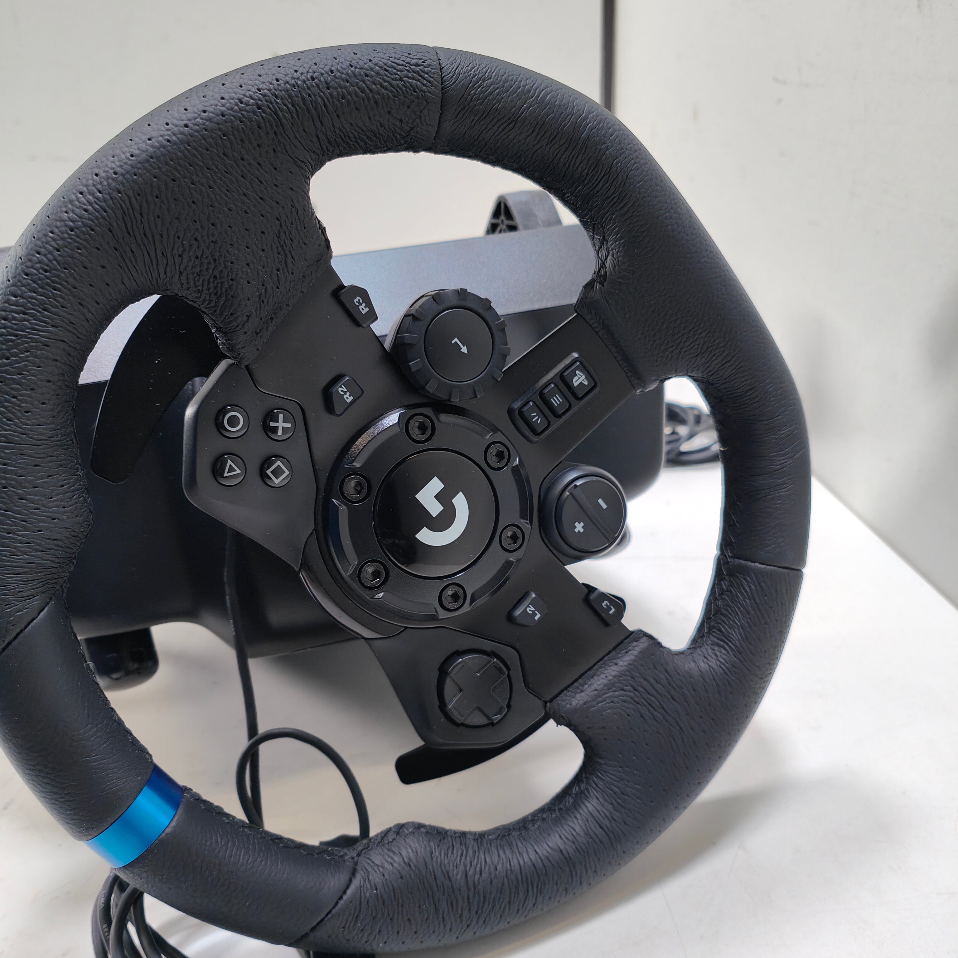 Logitech G 23 Rennlenkrad und Pedale für PlayStation und PC