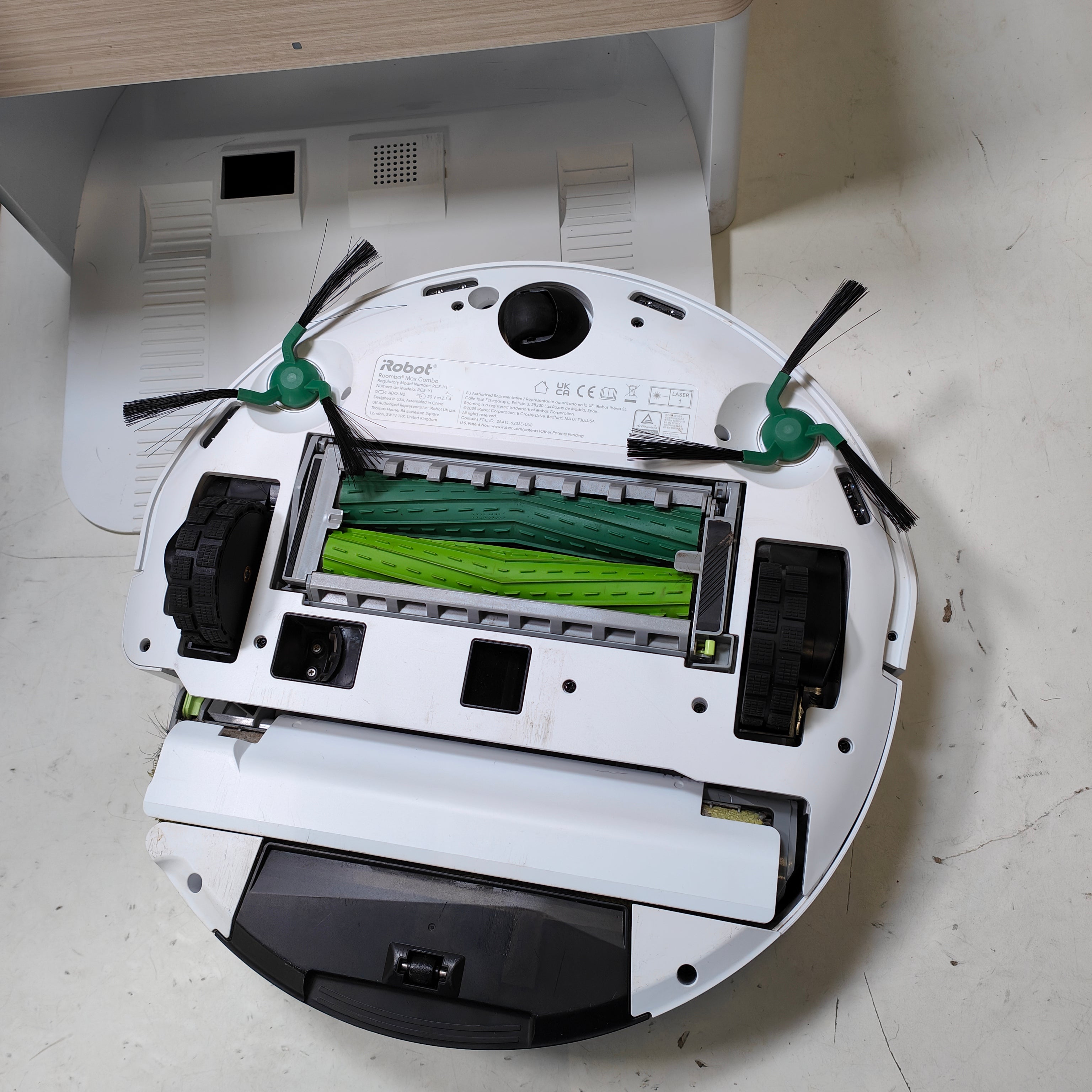 iRobot Roomba Max 705 Combo + White