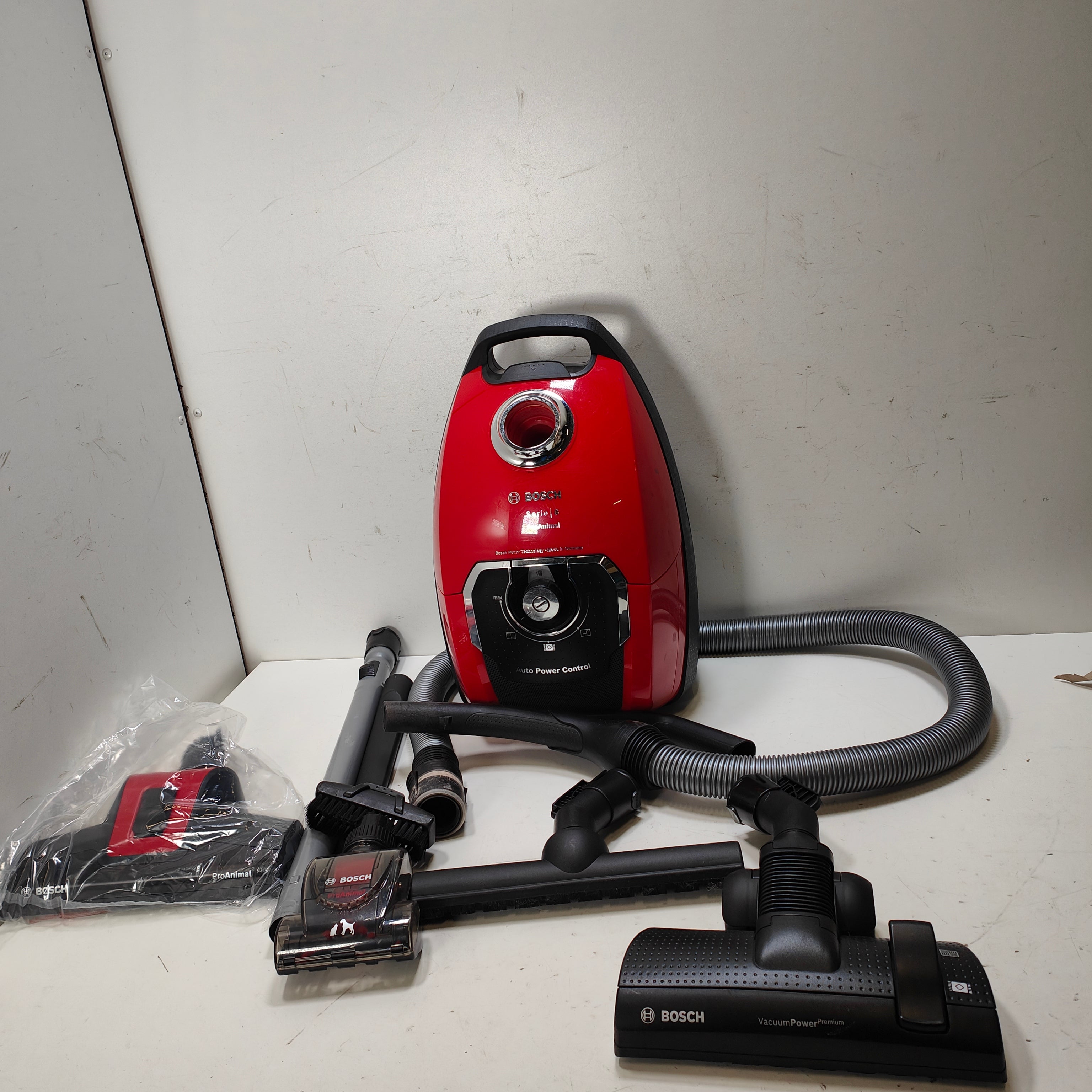 Bosch Serie 8 In'genius ProAnimal BGB8PET3A