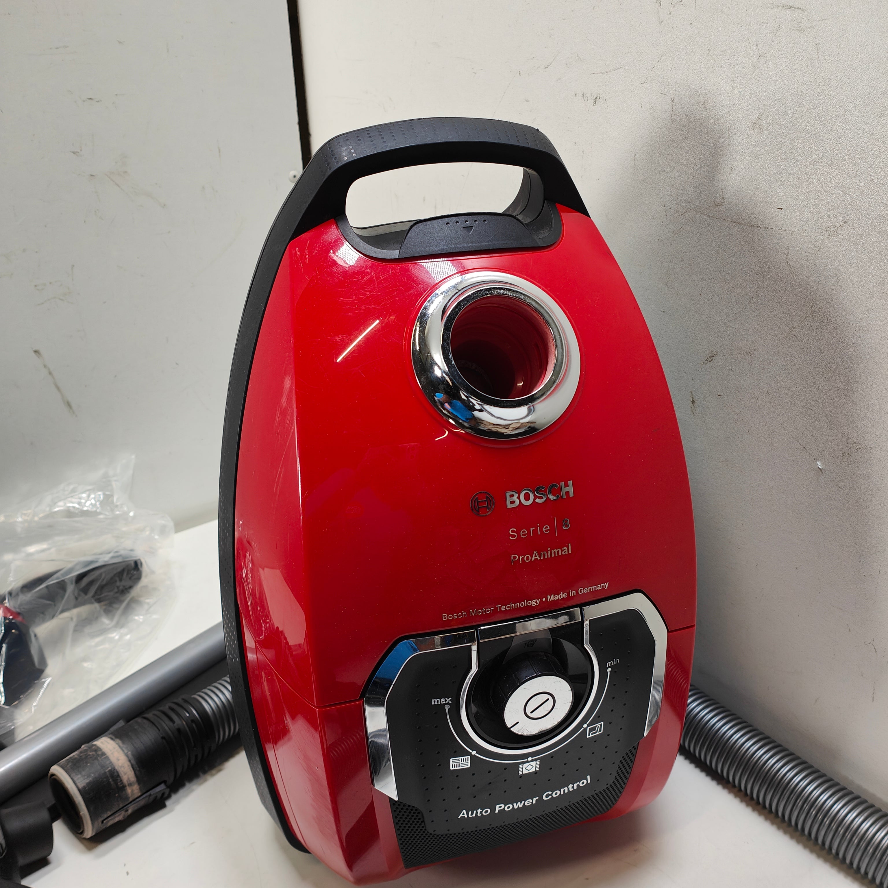 Bosch Serie 8 In'genius ProAnimal BGB8PET3A
