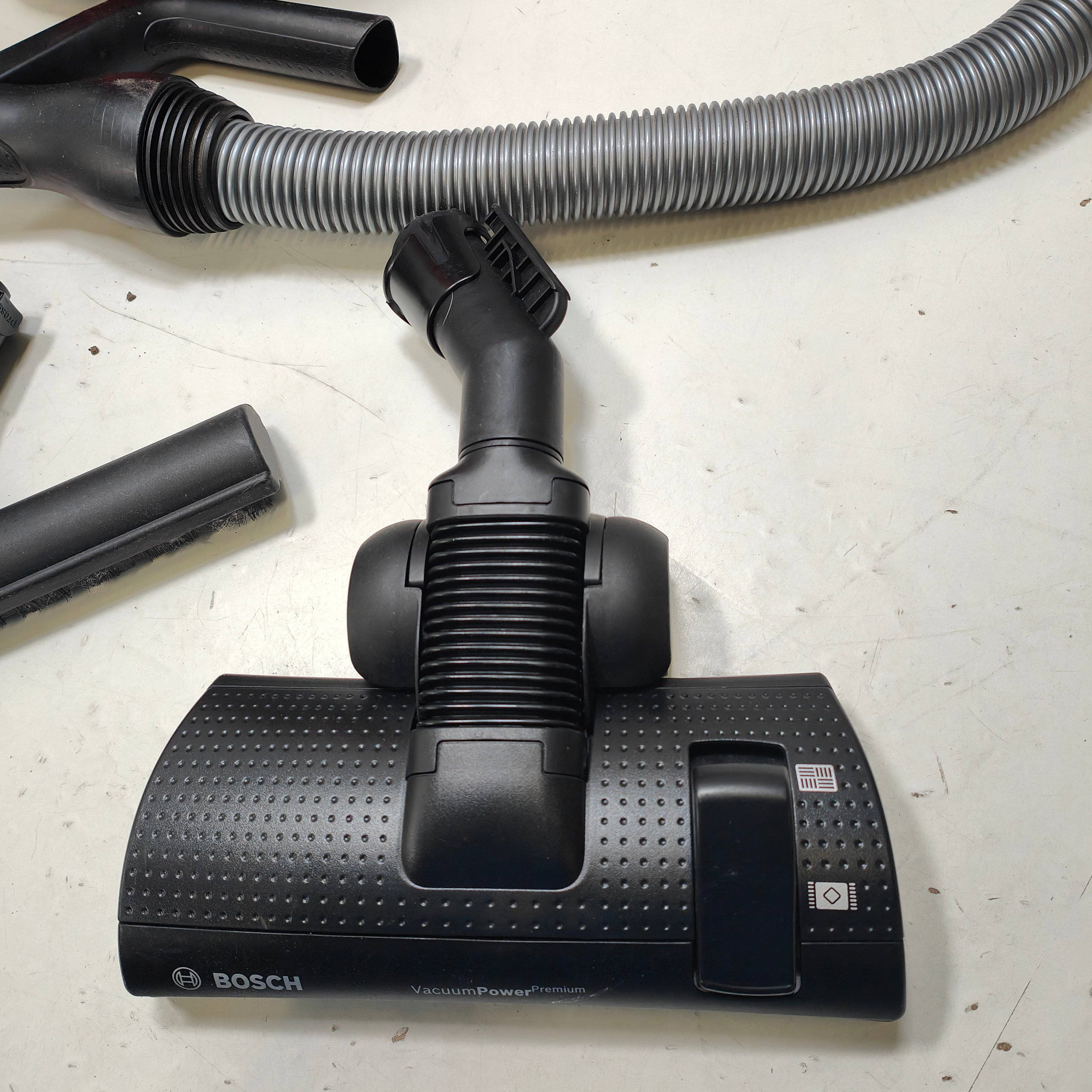 Bosch Serie 8 In'genius ProAnimal BGB8PET3A