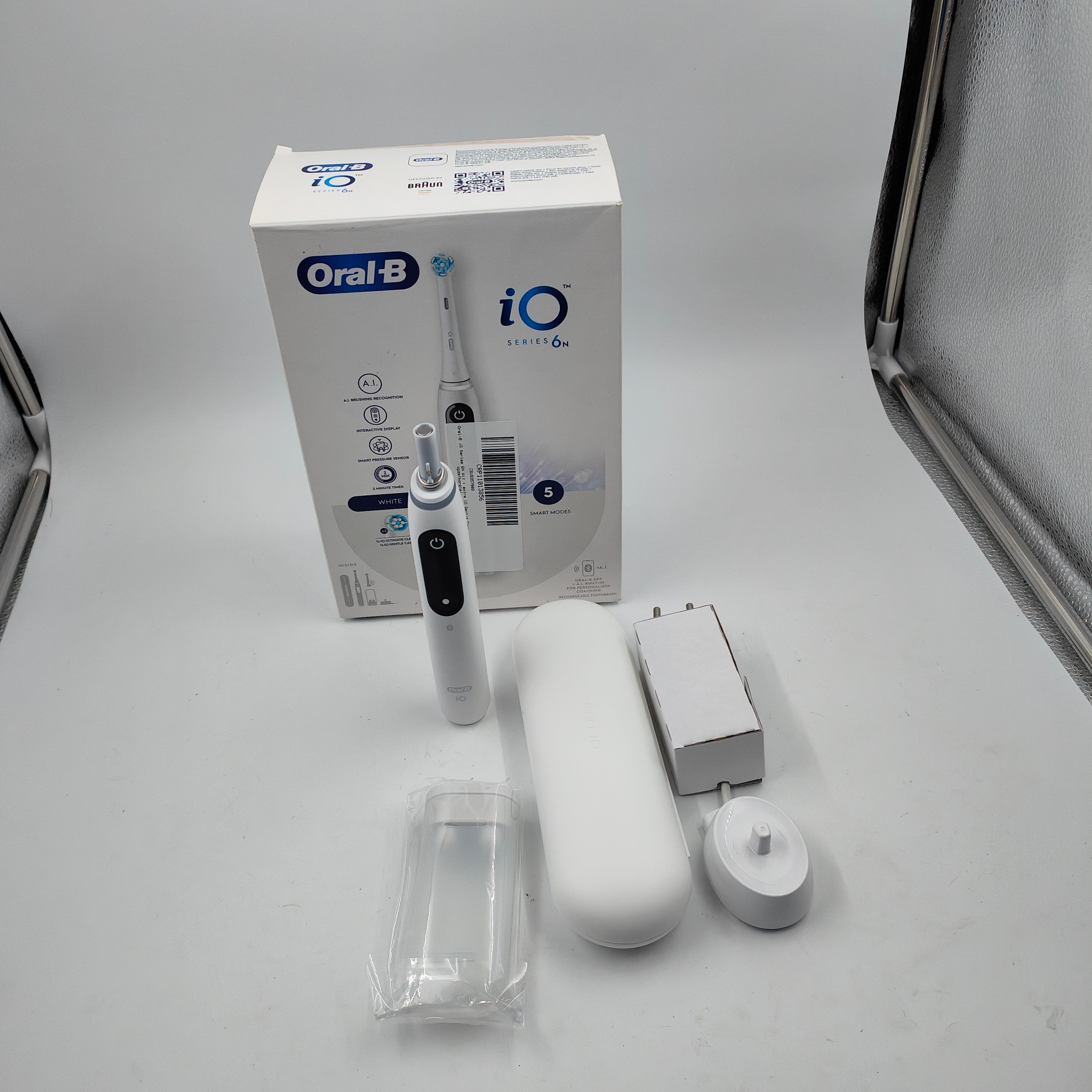 Oral-B iO Series 6N White + extra iO Gentle Care replacement brush head