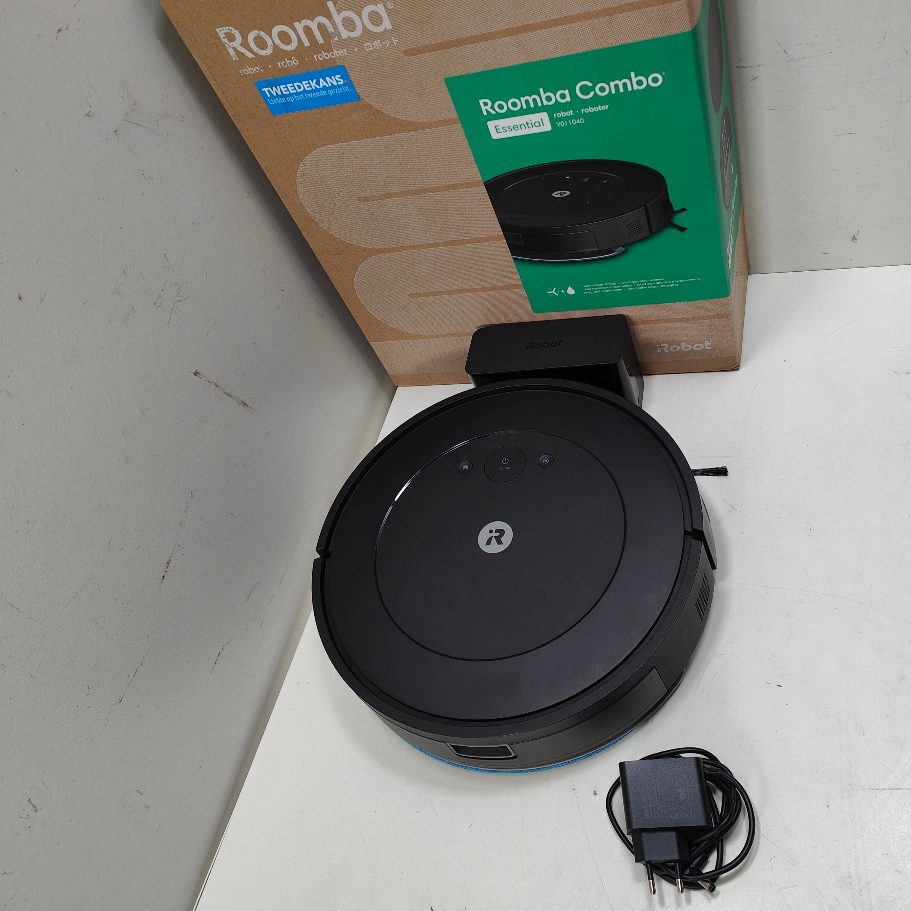 iRobot Roomba Combo Essential Y011040