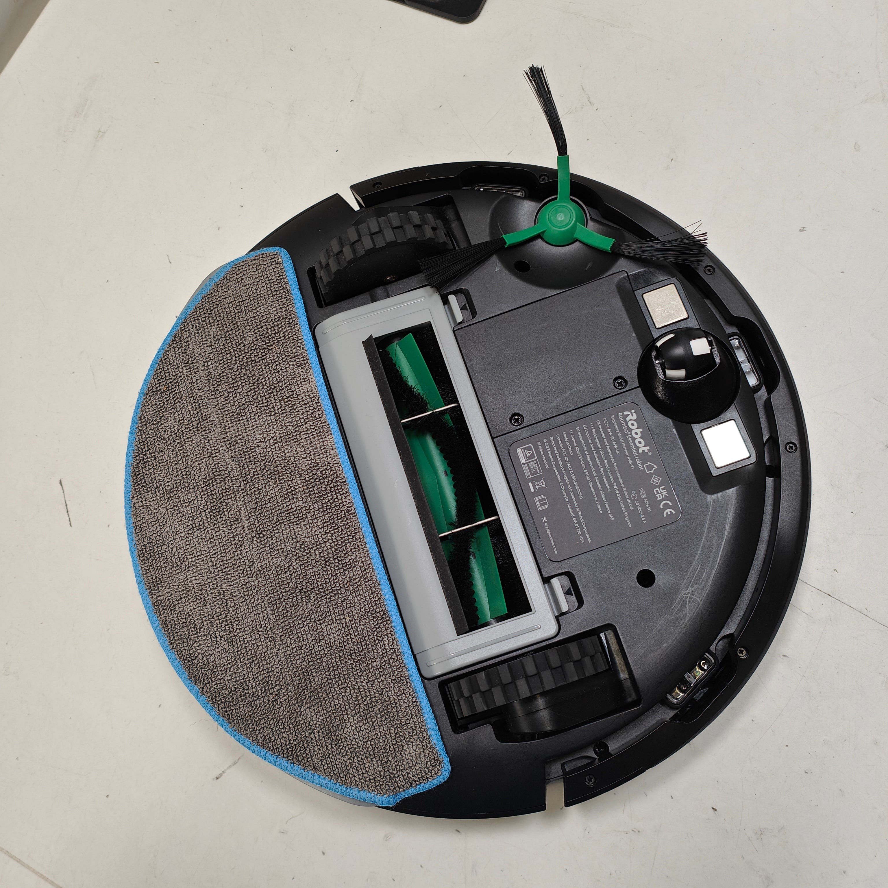 iRobot Roomba Combo Essential Y011040